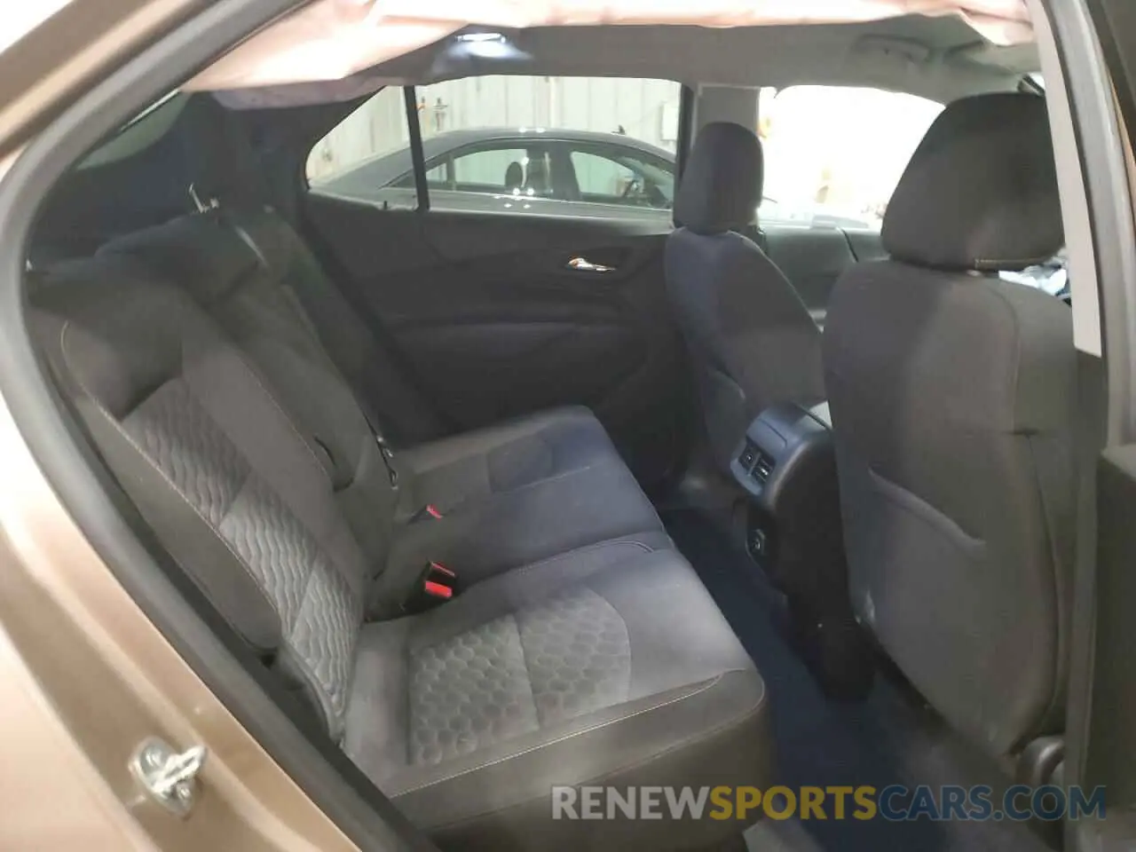11 Photograph of a damaged car 2GNAXKEV7K6169952 CHEVROLET EQUINOX 2019