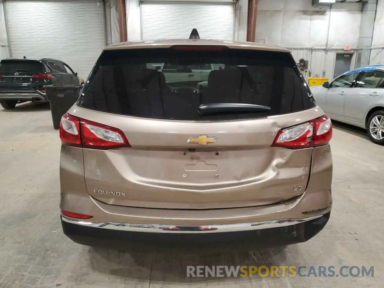 6 Photograph of a damaged car 2GNAXKEV7K6169952 CHEVROLET EQUINOX 2019