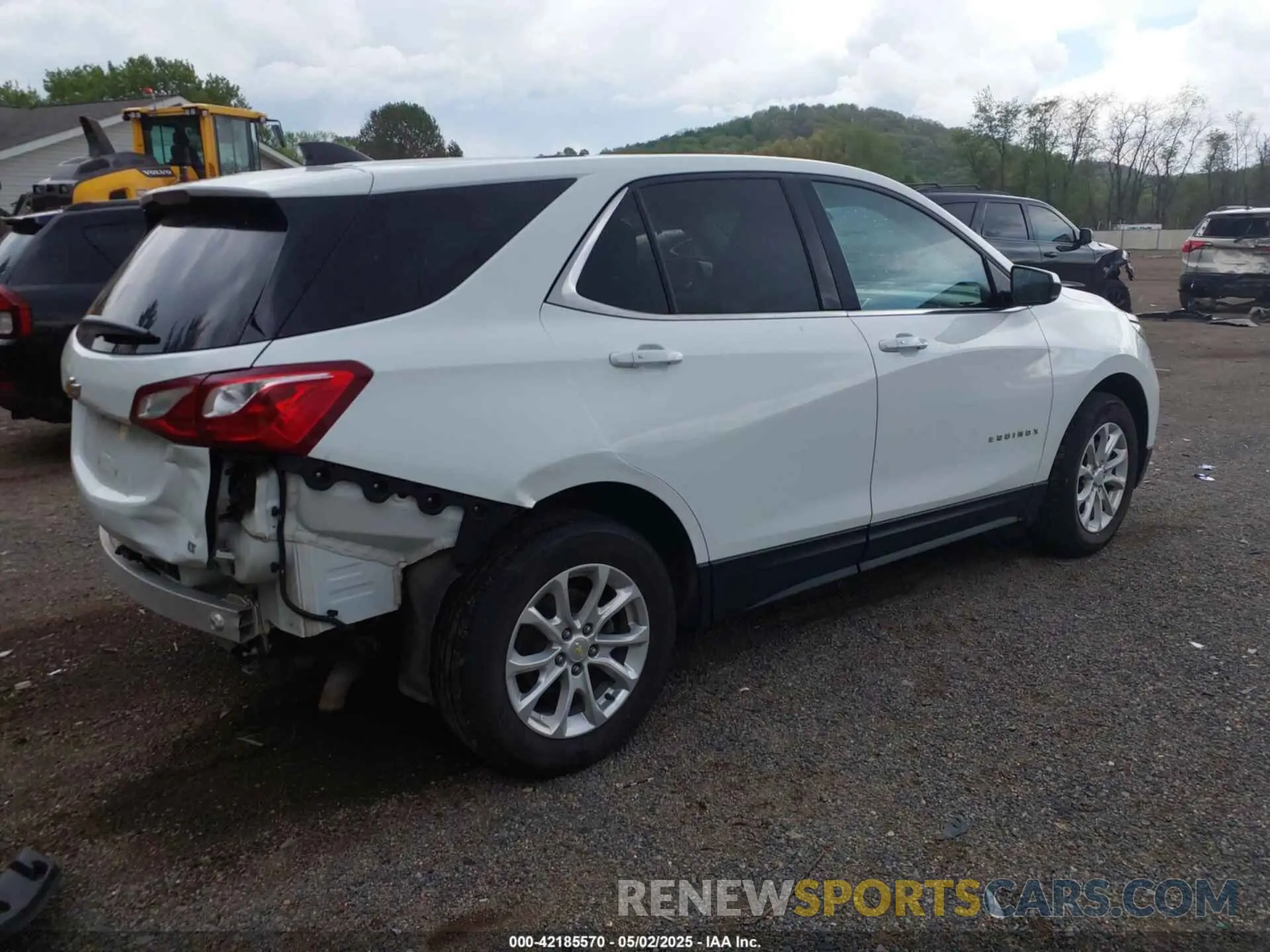 4 Photograph of a damaged car 2GNAXKEV7K6190252 CHEVROLET EQUINOX 2019