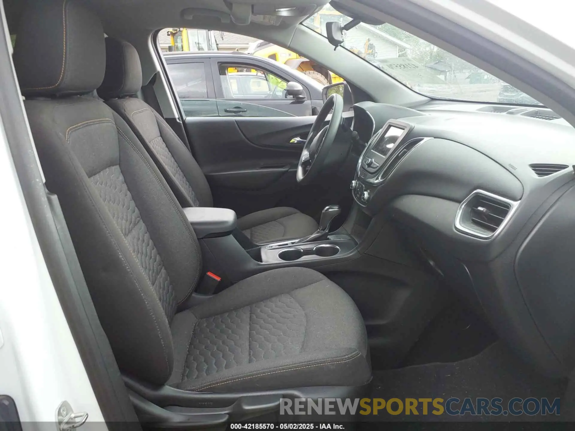 5 Photograph of a damaged car 2GNAXKEV7K6190252 CHEVROLET EQUINOX 2019