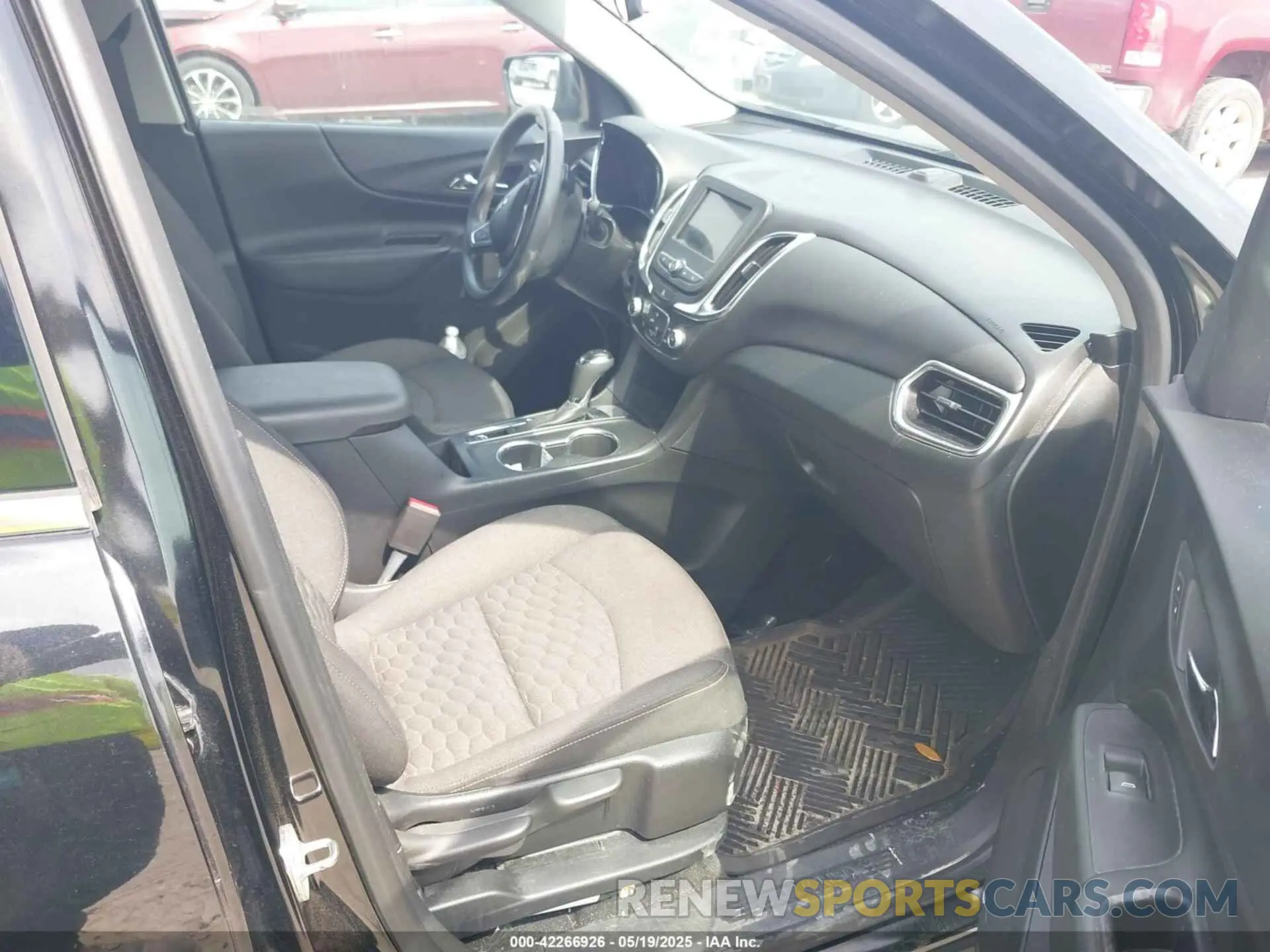 5 Photograph of a damaged car 2GNAXKEV7K6272787 CHEVROLET EQUINOX 2019
