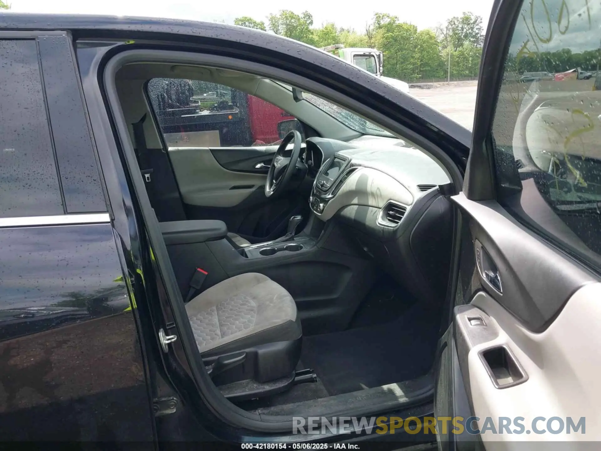 5 Photograph of a damaged car 2GNAXKEV7K6307411 CHEVROLET EQUINOX 2019