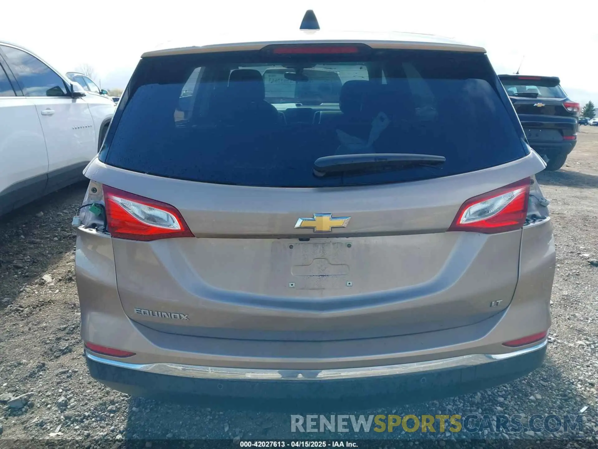 17 Photograph of a damaged car 2GNAXKEV8K6102700 CHEVROLET EQUINOX 2019