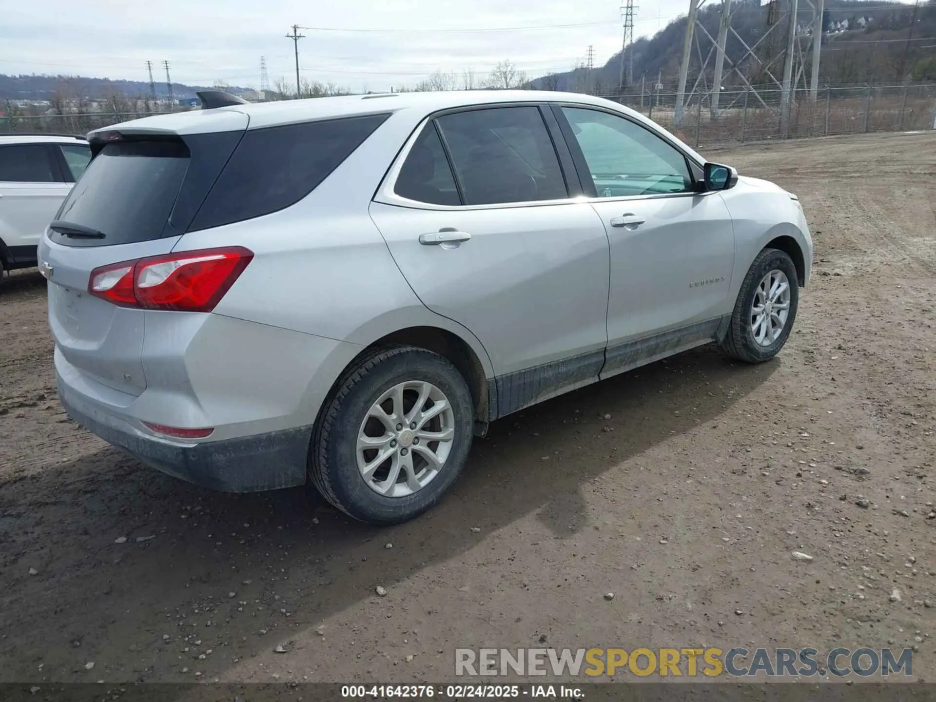 4 Photograph of a damaged car 2GNAXKEV8K6110828 CHEVROLET EQUINOX 2019