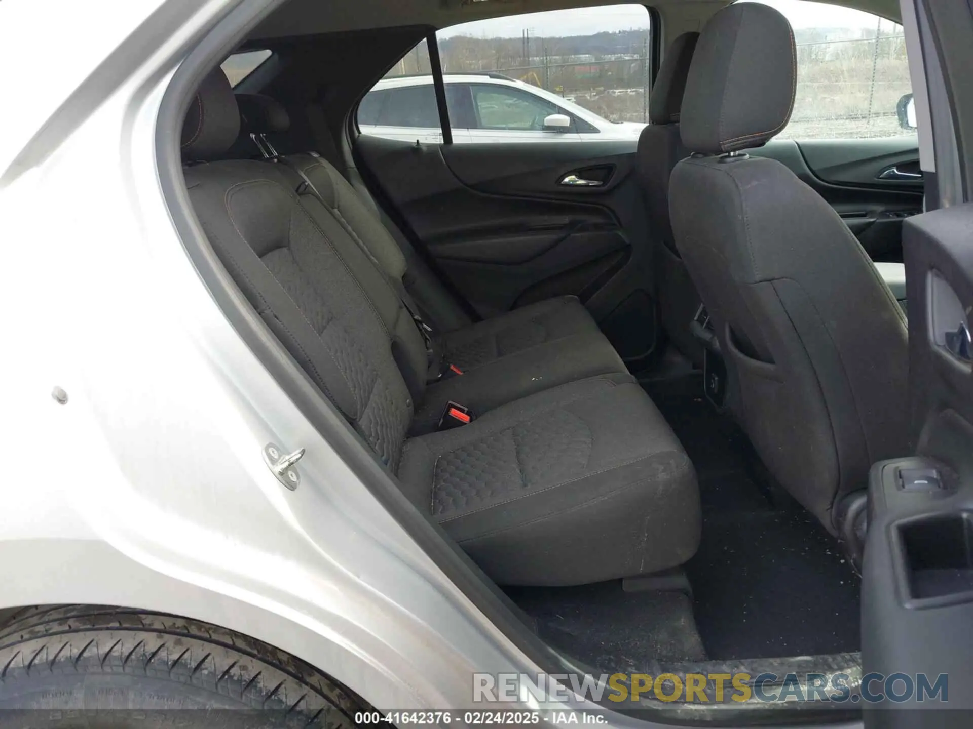 8 Photograph of a damaged car 2GNAXKEV8K6110828 CHEVROLET EQUINOX 2019