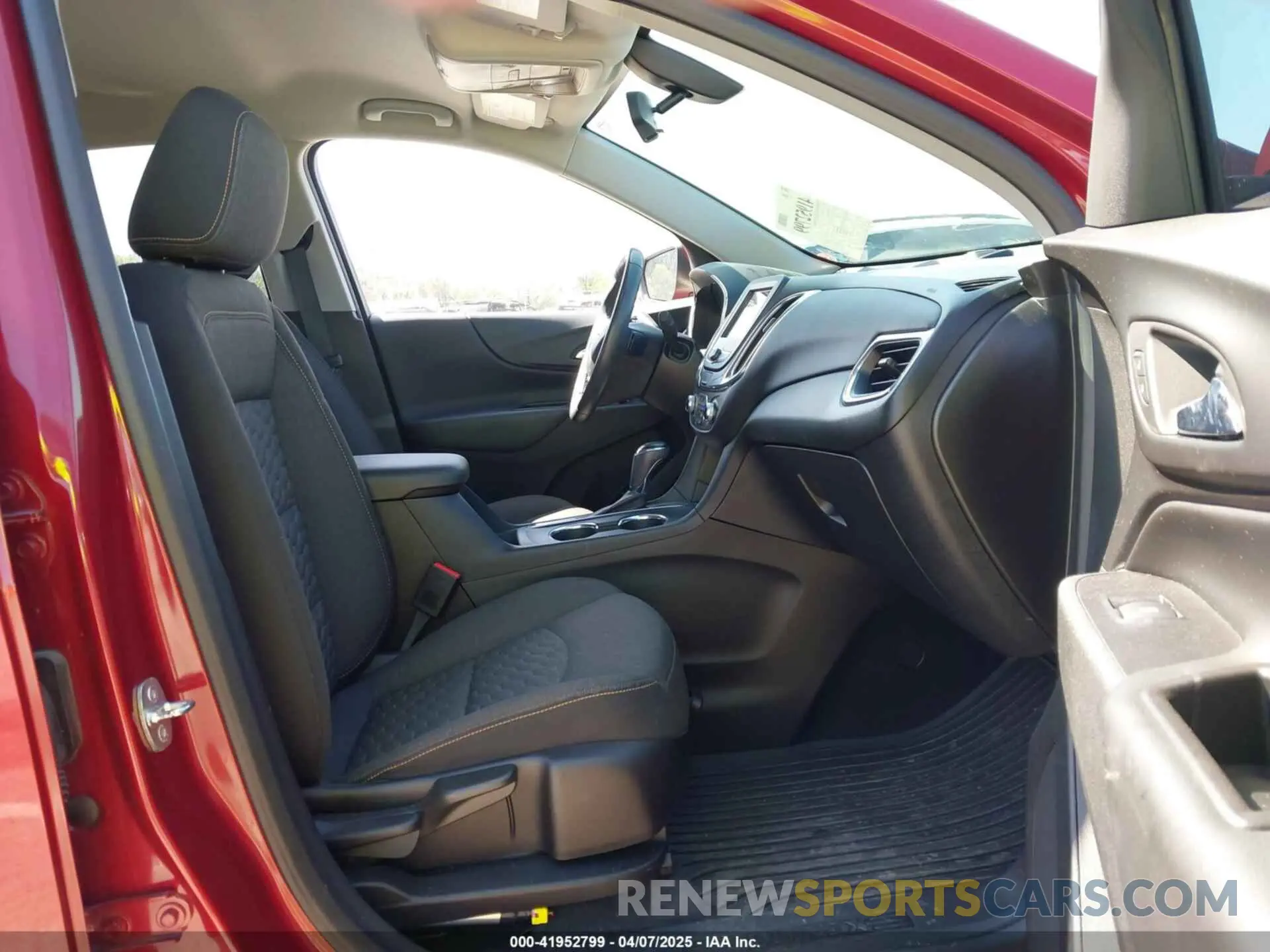 5 Photograph of a damaged car 2GNAXKEV8K6149676 CHEVROLET EQUINOX 2019