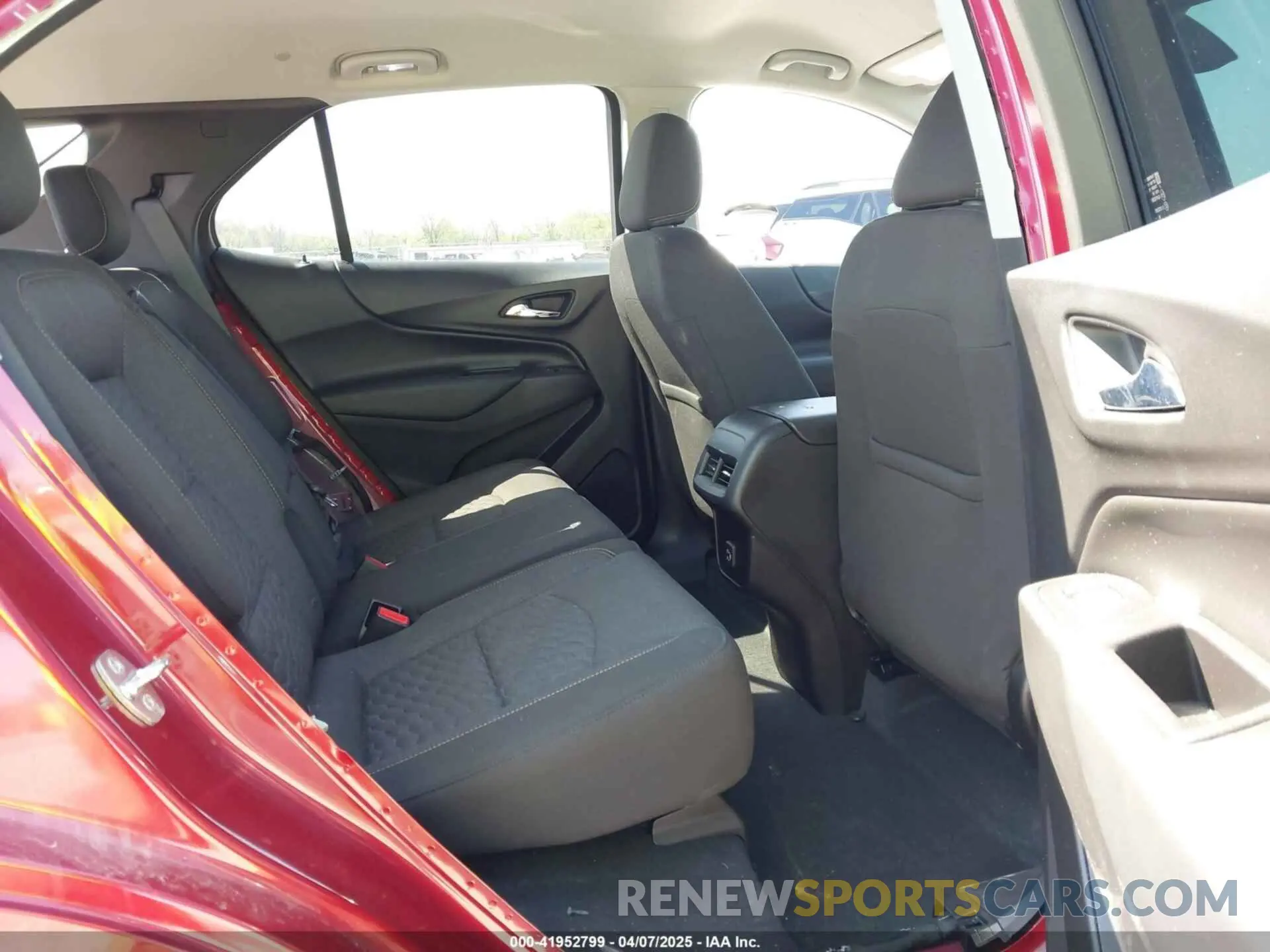 8 Photograph of a damaged car 2GNAXKEV8K6149676 CHEVROLET EQUINOX 2019