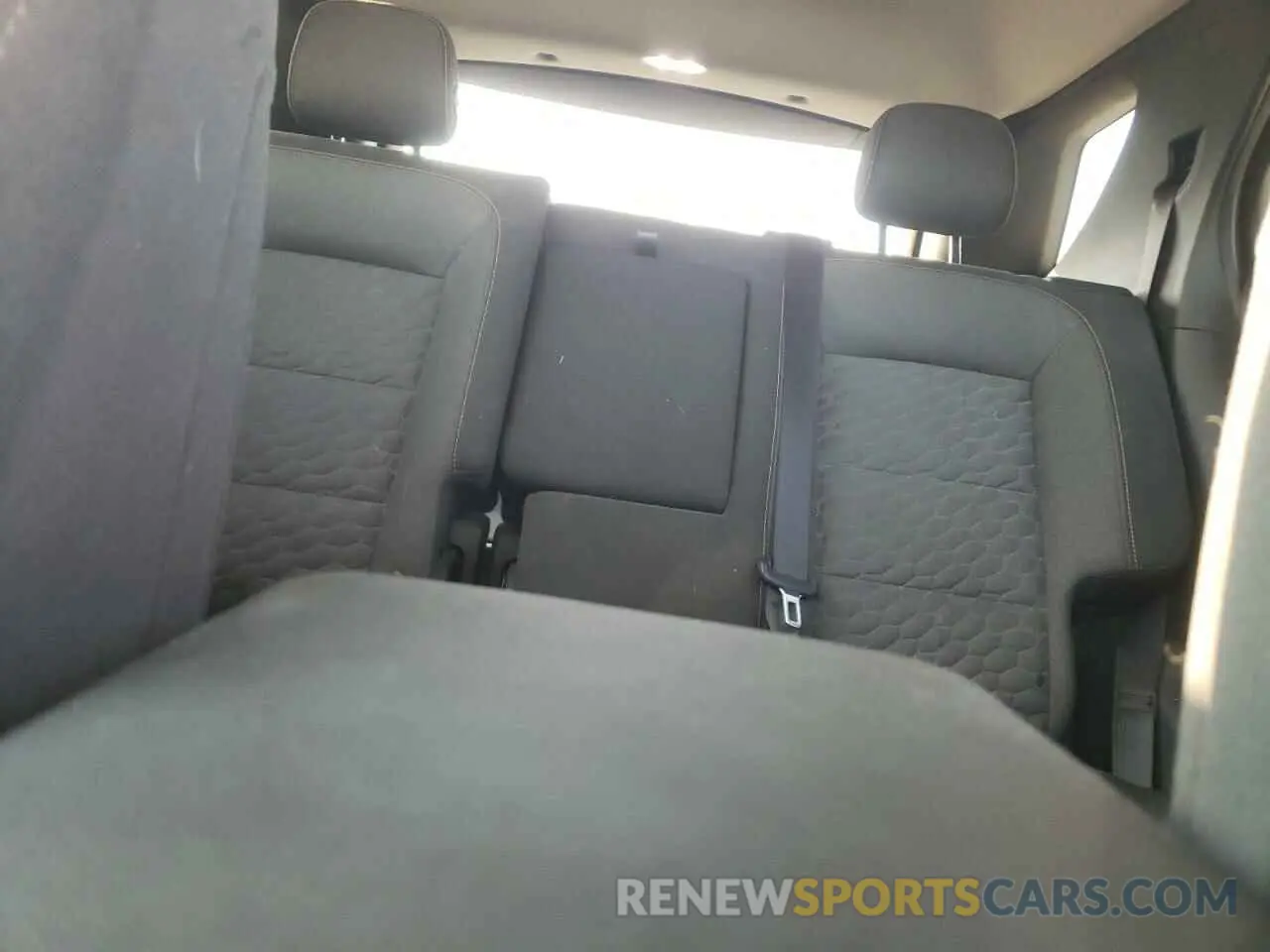 10 Photograph of a damaged car 2GNAXKEV8K6203400 CHEVROLET EQUINOX 2019