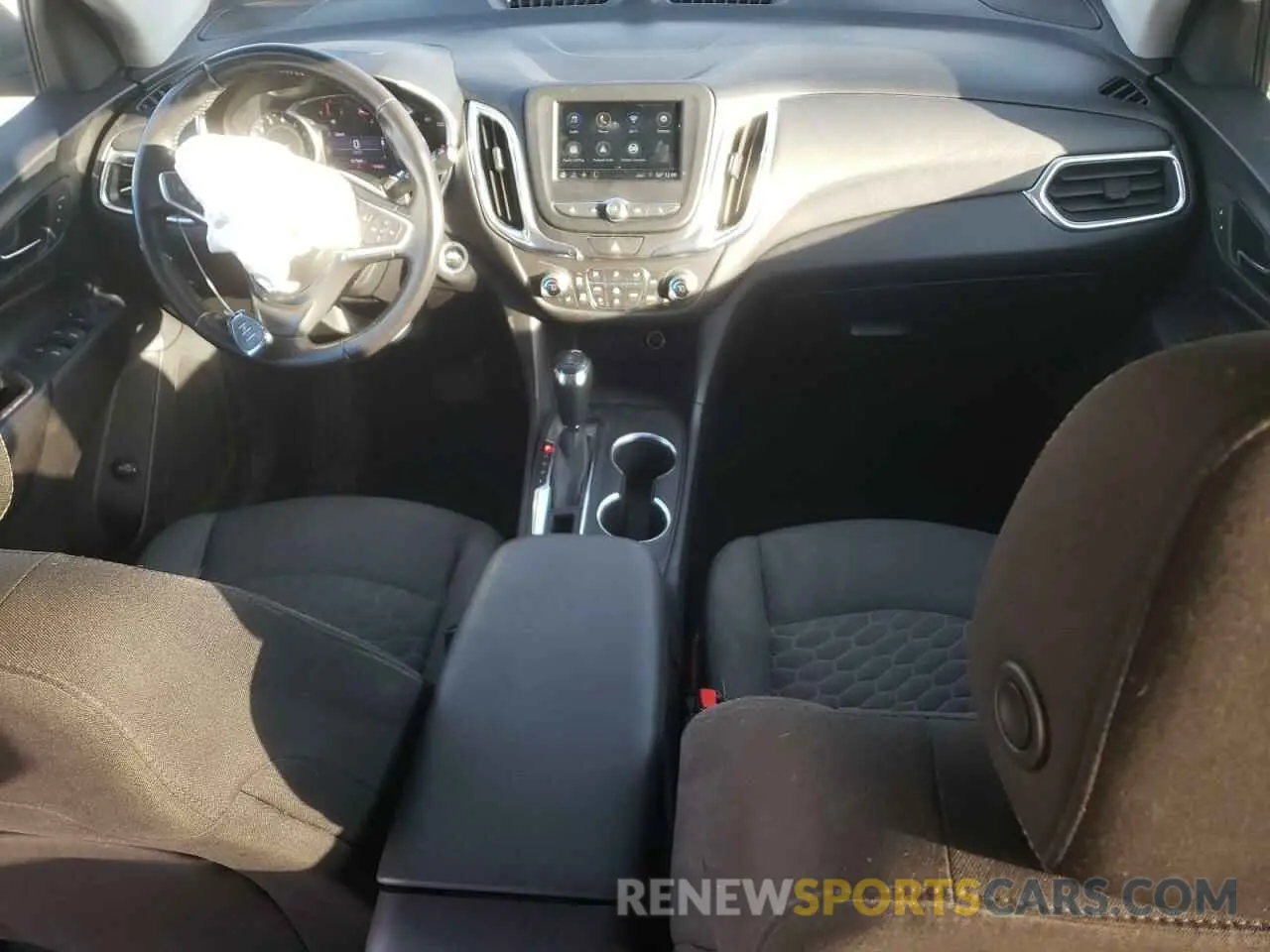 8 Photograph of a damaged car 2GNAXKEV8K6203400 CHEVROLET EQUINOX 2019