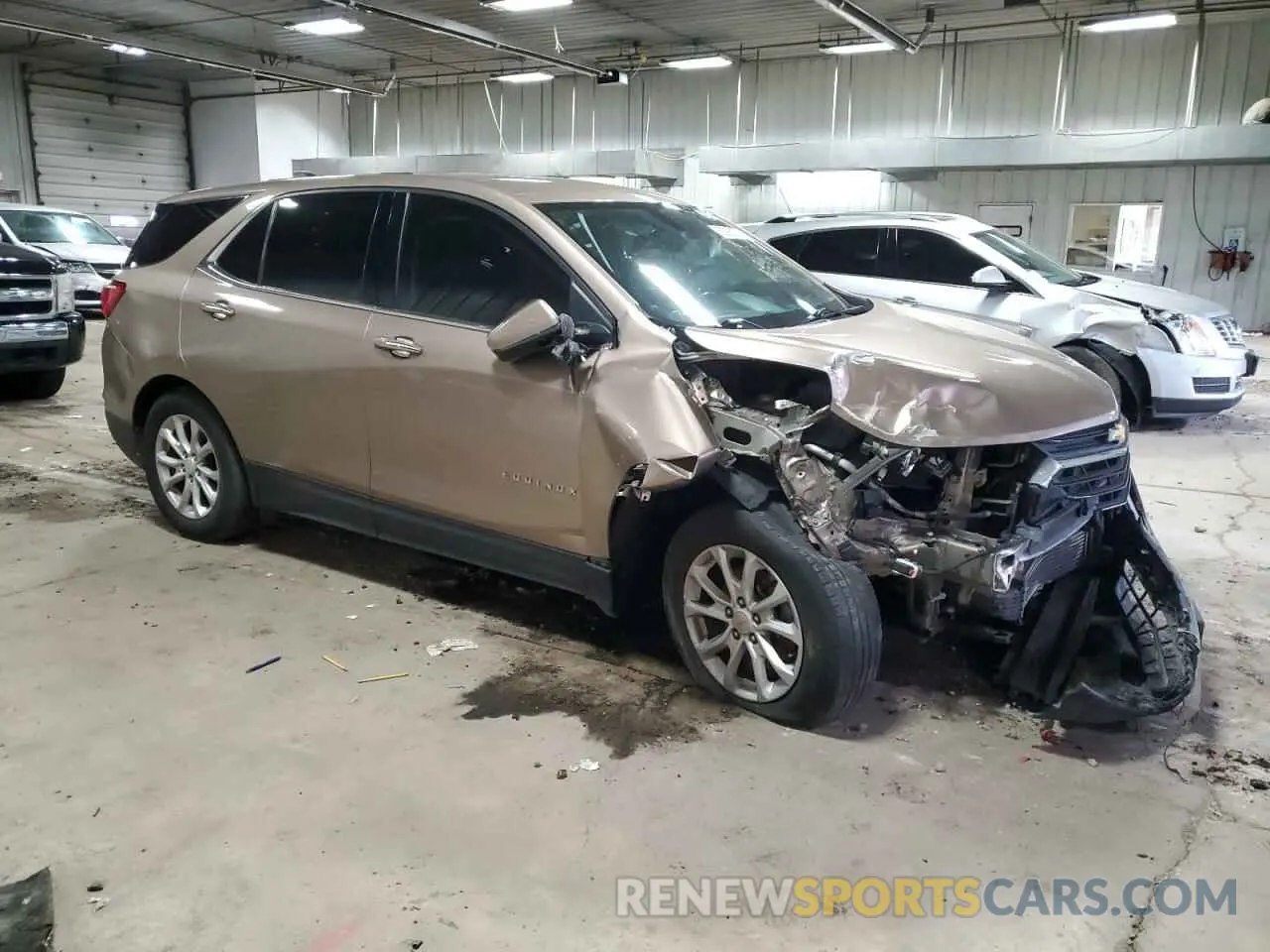 4 Photograph of a damaged car 2GNAXKEV9K6112782 CHEVROLET EQUINOX 2019