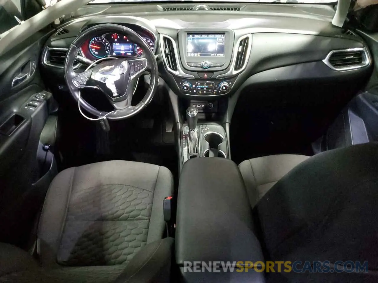 8 Photograph of a damaged car 2GNAXKEV9K6112782 CHEVROLET EQUINOX 2019