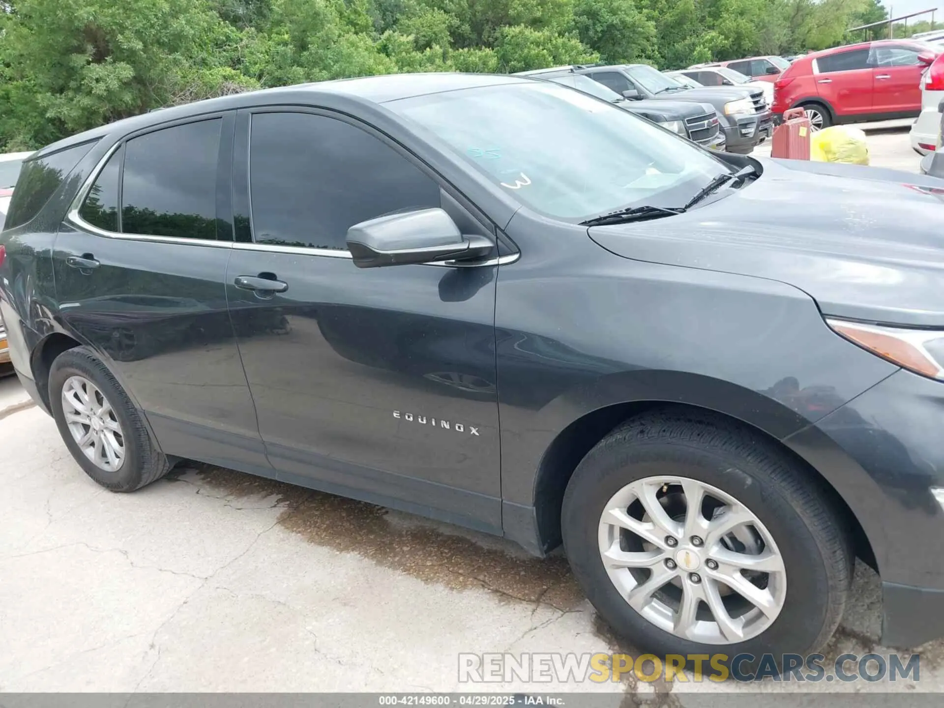 13 Photograph of a damaged car 2GNAXKEV9K6130490 CHEVROLET EQUINOX 2019