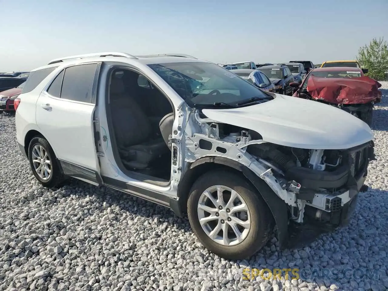 4 Photograph of a damaged car 2GNAXKEV9K6147788 CHEVROLET EQUINOX 2019