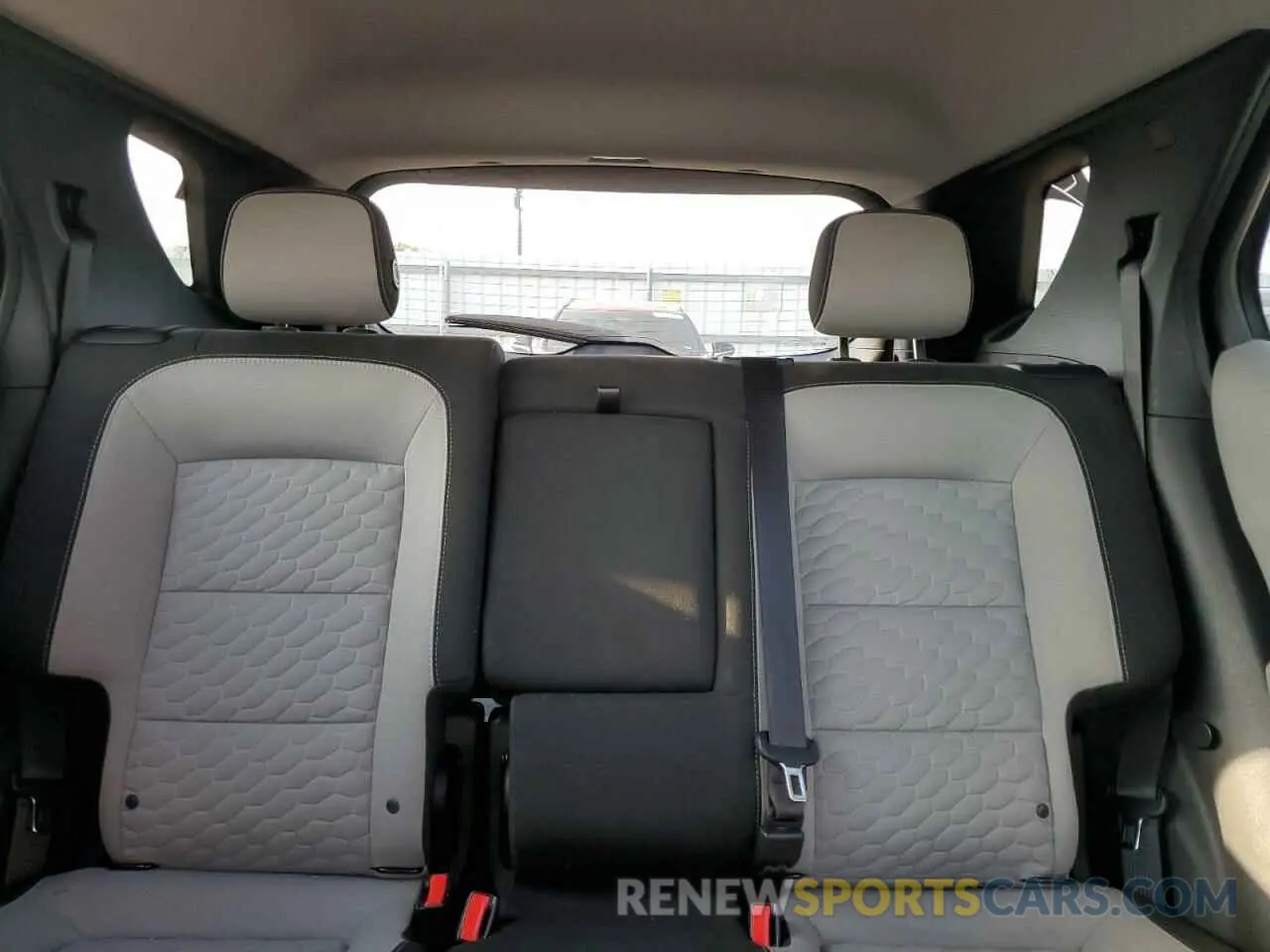 10 Photograph of a damaged car 2GNAXKEV9K6150044 CHEVROLET EQUINOX 2019