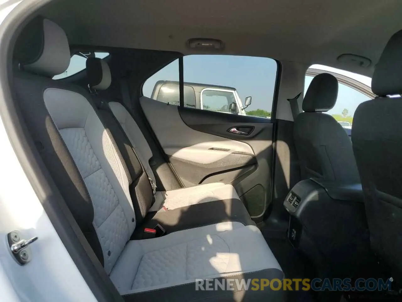 11 Photograph of a damaged car 2GNAXKEV9K6150044 CHEVROLET EQUINOX 2019