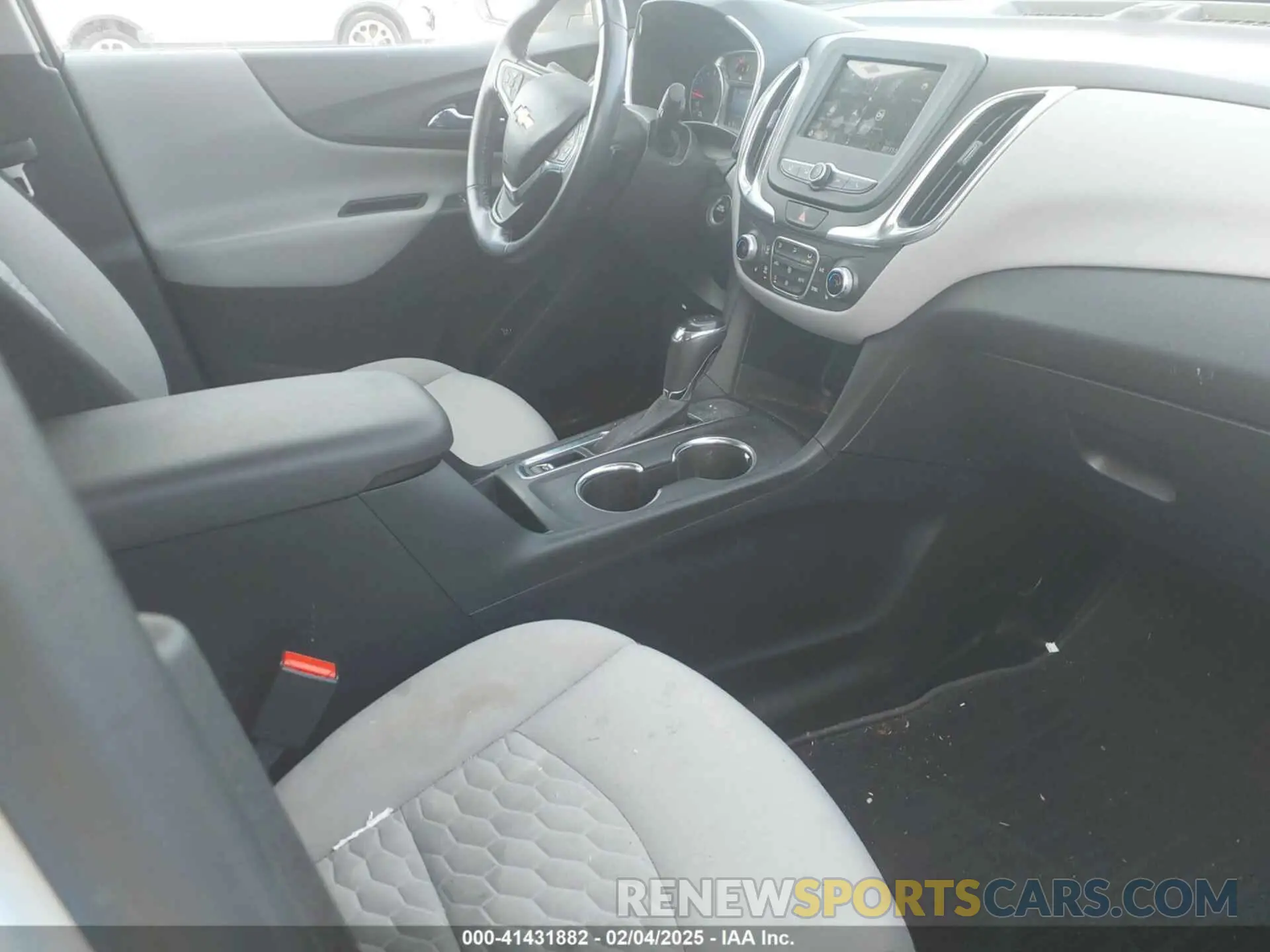 5 Photograph of a damaged car 2GNAXKEV9K6159732 CHEVROLET EQUINOX 2019