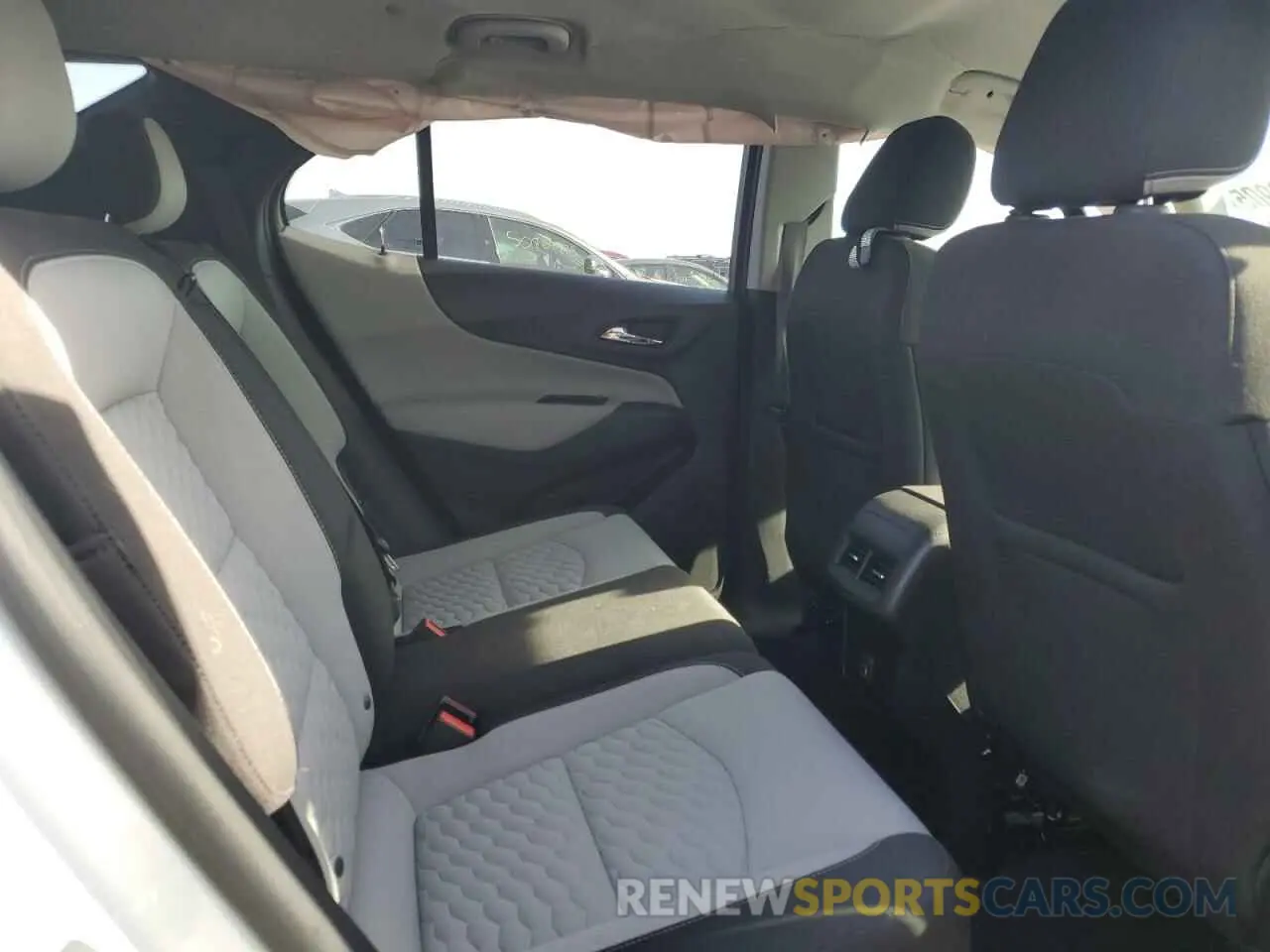 10 Photograph of a damaged car 2GNAXKEV9K6173064 CHEVROLET EQUINOX 2019
