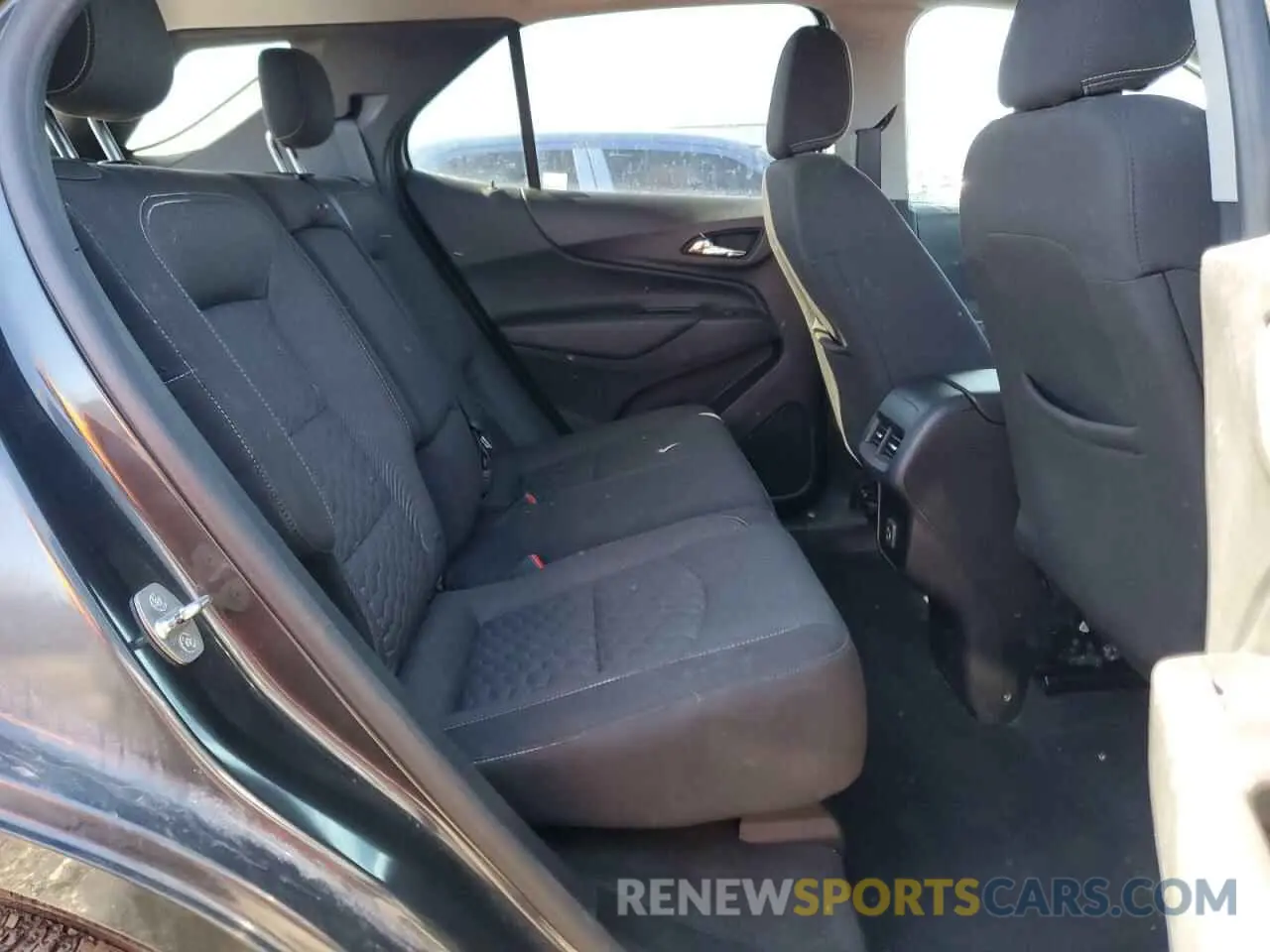 11 Photograph of a damaged car 2GNAXKEV9K6186400 CHEVROLET EQUINOX 2019