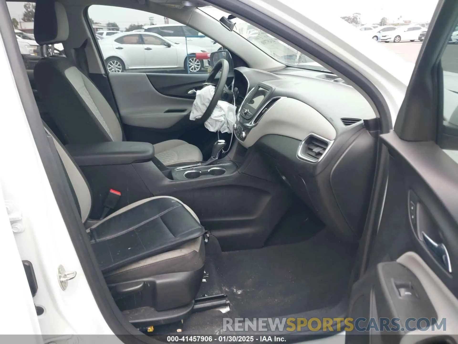 5 Photograph of a damaged car 2GNAXKEV9K6186669 CHEVROLET EQUINOX 2019