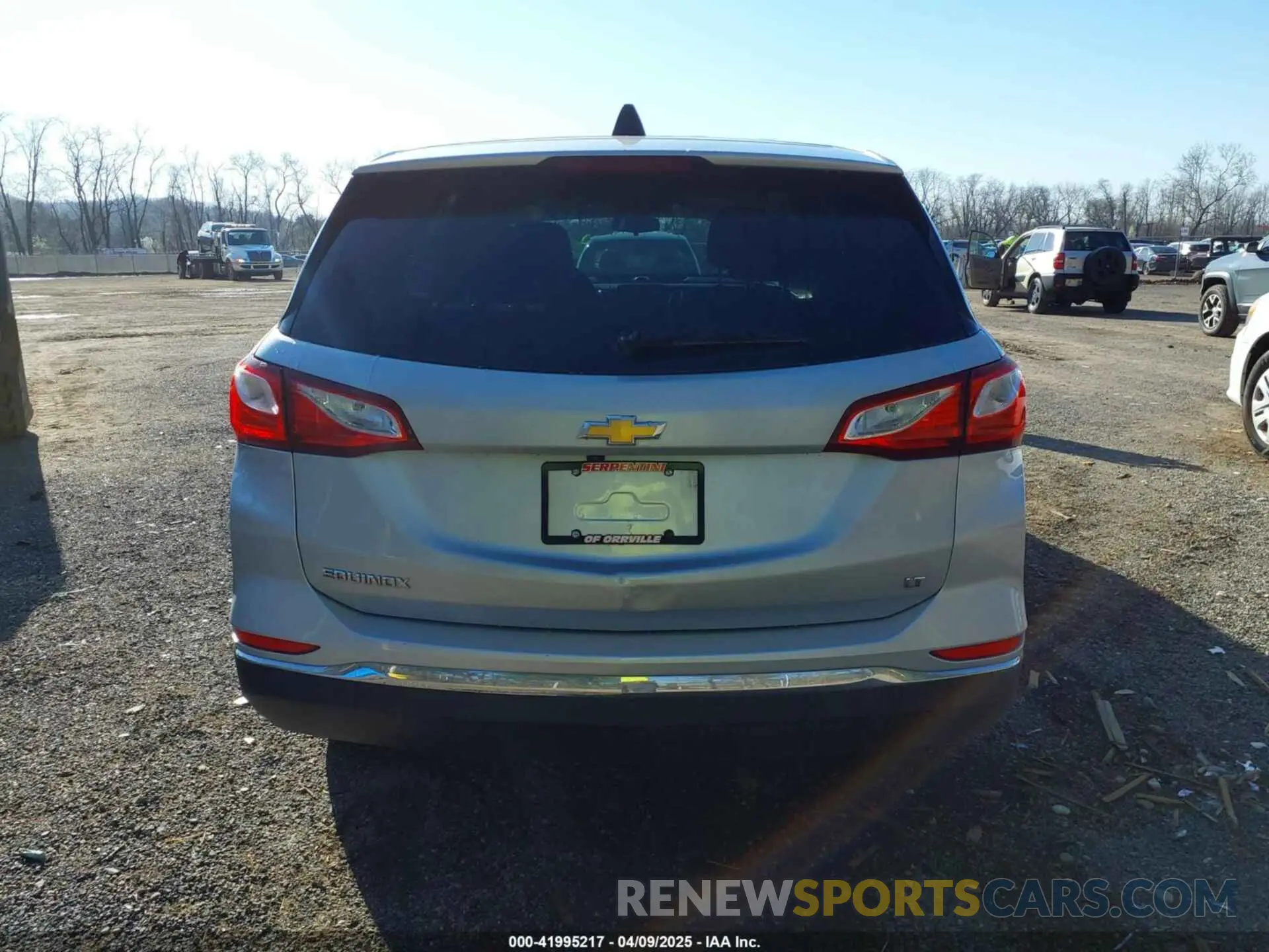 17 Photograph of a damaged car 2GNAXKEV9K6197087 CHEVROLET EQUINOX 2019