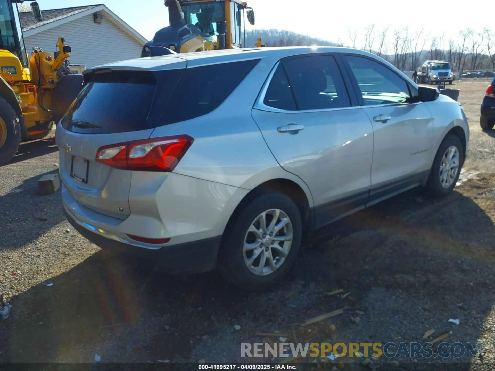 4 Photograph of a damaged car 2GNAXKEV9K6197087 CHEVROLET EQUINOX 2019