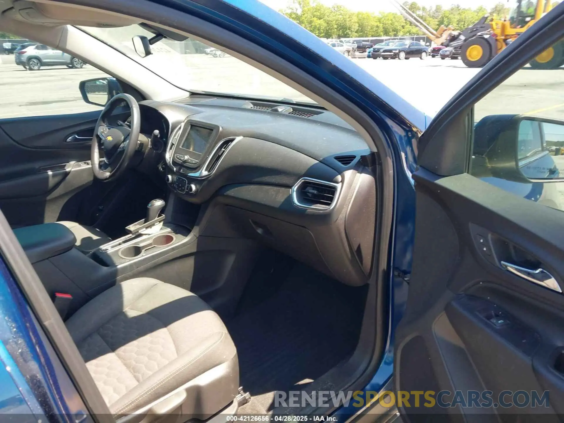 5 Photograph of a damaged car 2GNAXKEV9K6236308 CHEVROLET EQUINOX 2019