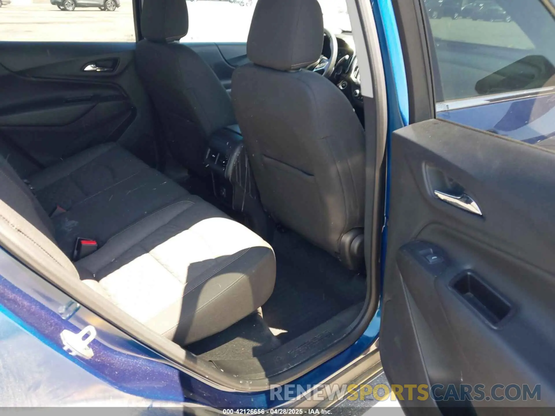 8 Photograph of a damaged car 2GNAXKEV9K6236308 CHEVROLET EQUINOX 2019