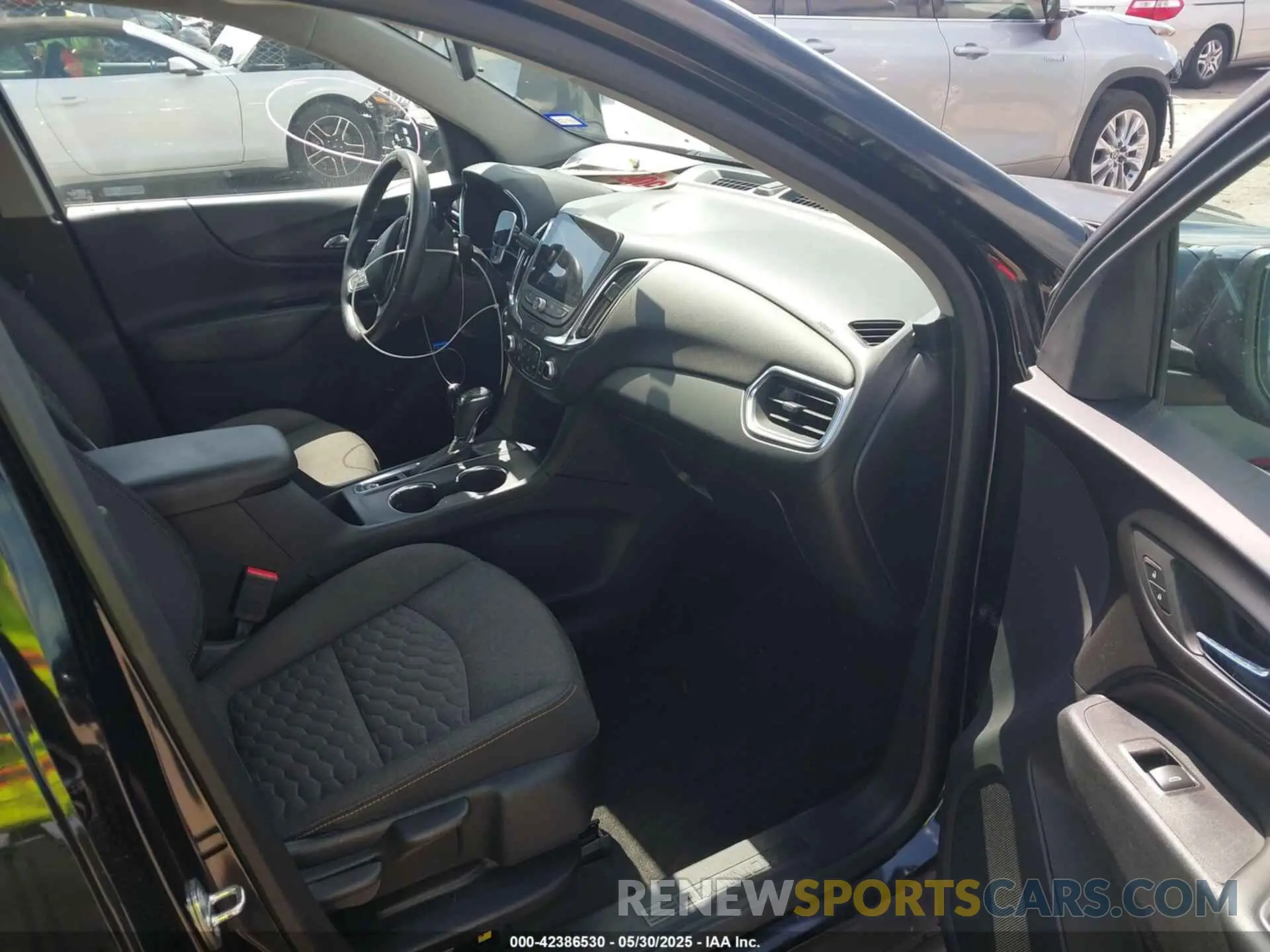 5 Photograph of a damaged car 2GNAXKEV9K6261127 CHEVROLET EQUINOX 2019