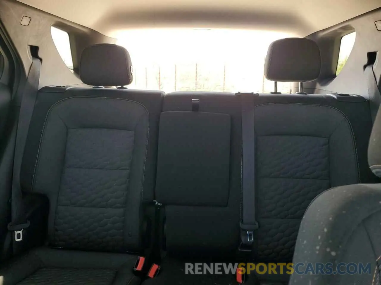 10 Photograph of a damaged car 2GNAXKEVXK6105596 CHEVROLET EQUINOX 2019