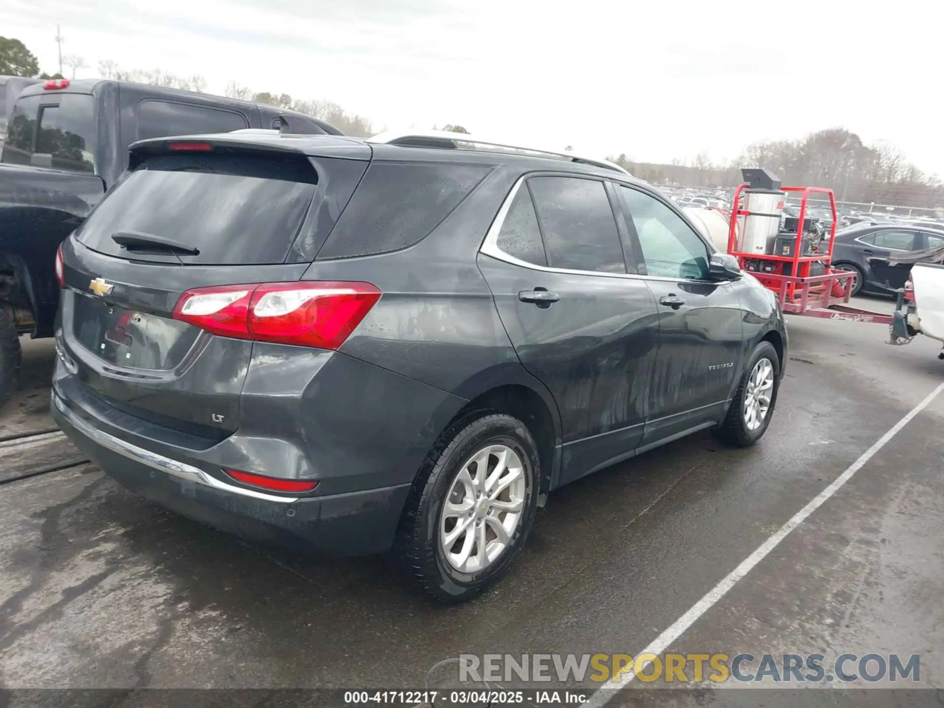 4 Photograph of a damaged car 2GNAXKEVXK6152191 CHEVROLET EQUINOX 2019
