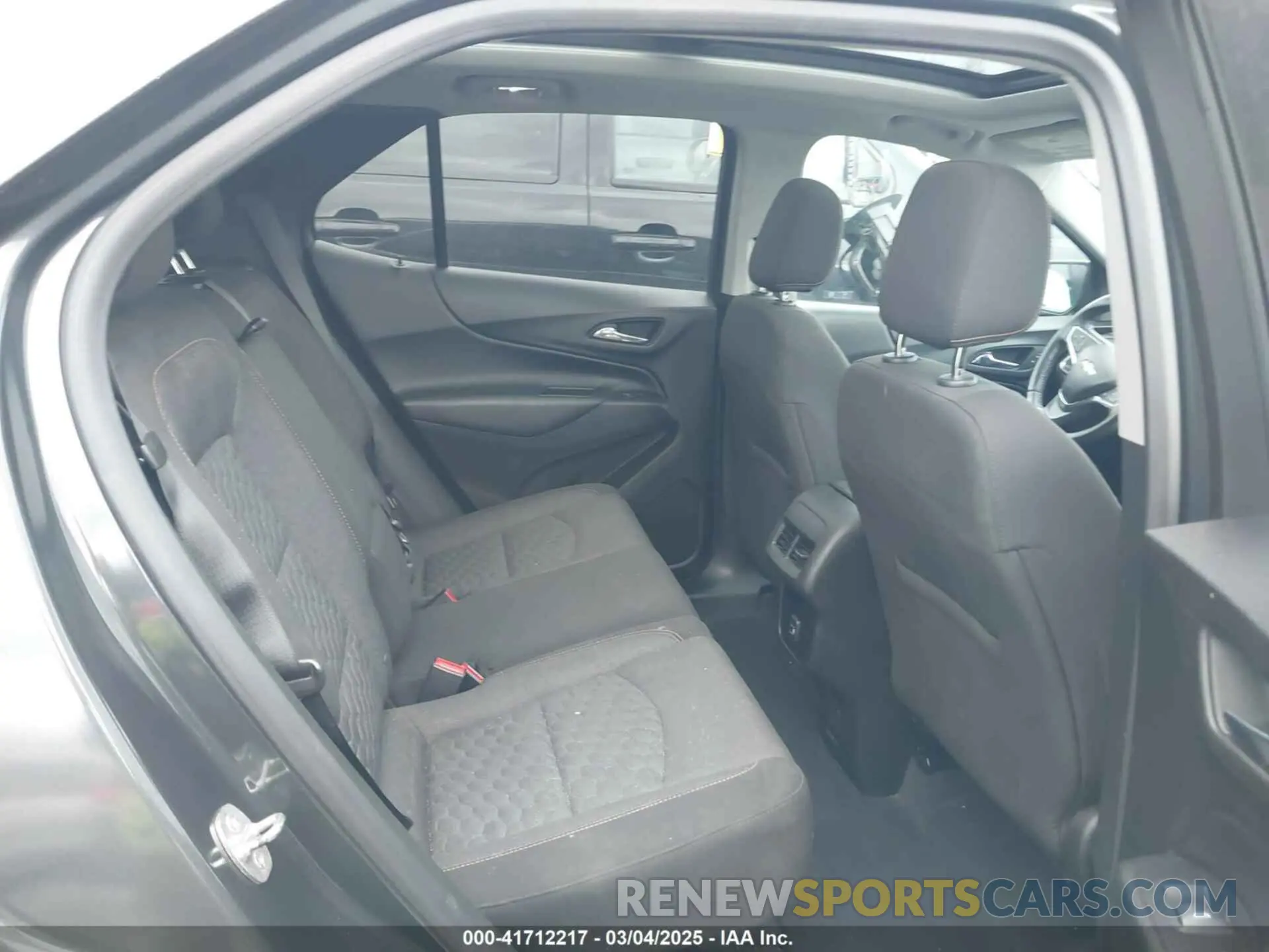 8 Photograph of a damaged car 2GNAXKEVXK6152191 CHEVROLET EQUINOX 2019