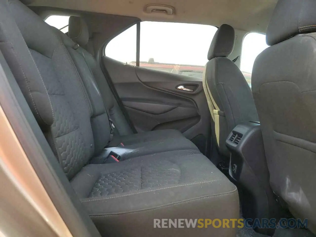 11 Photograph of a damaged car 2GNAXKEVXK6186115 CHEVROLET EQUINOX 2019