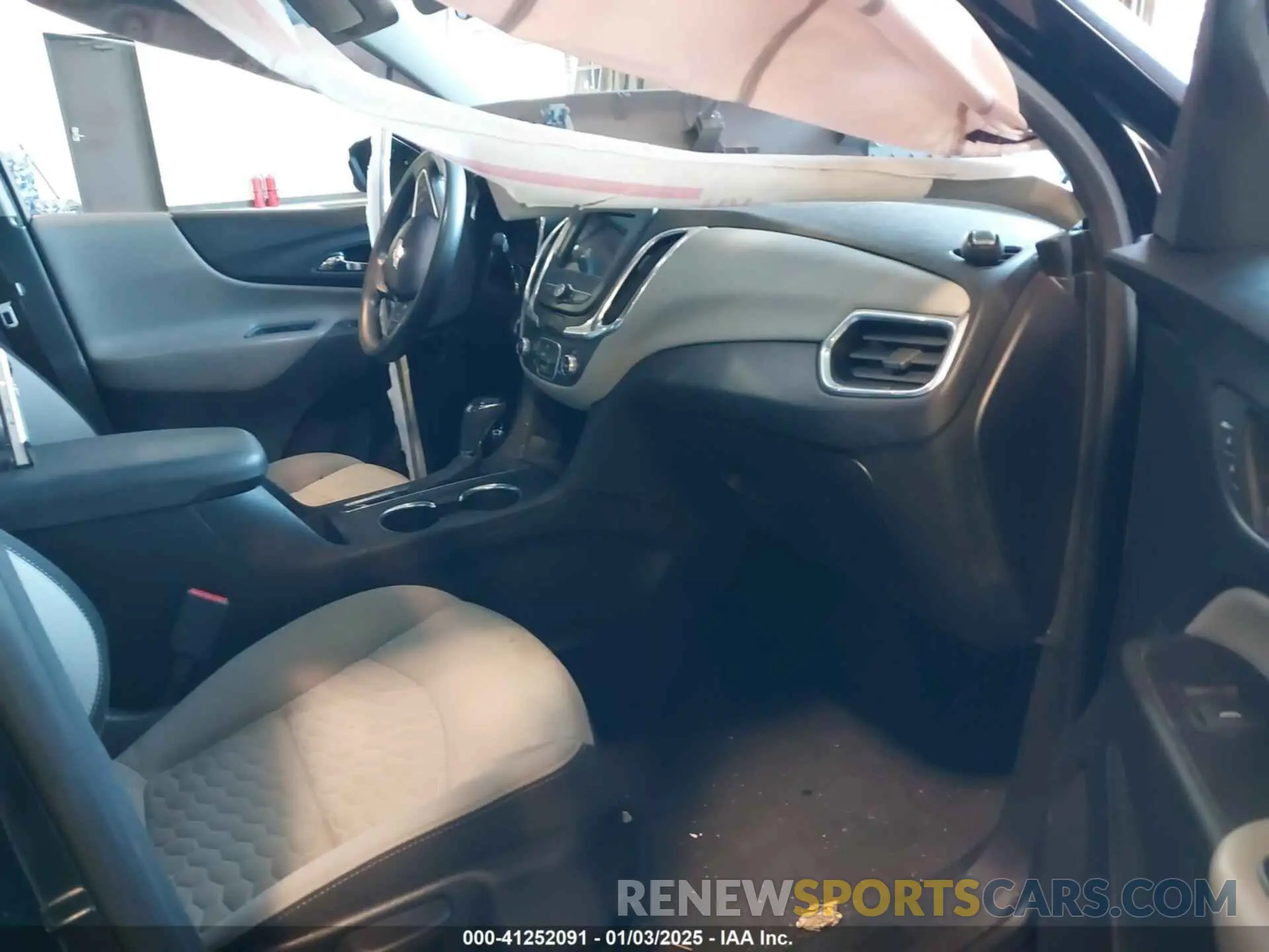 5 Photograph of a damaged car 2GNAXKEVXK6211207 CHEVROLET EQUINOX 2019