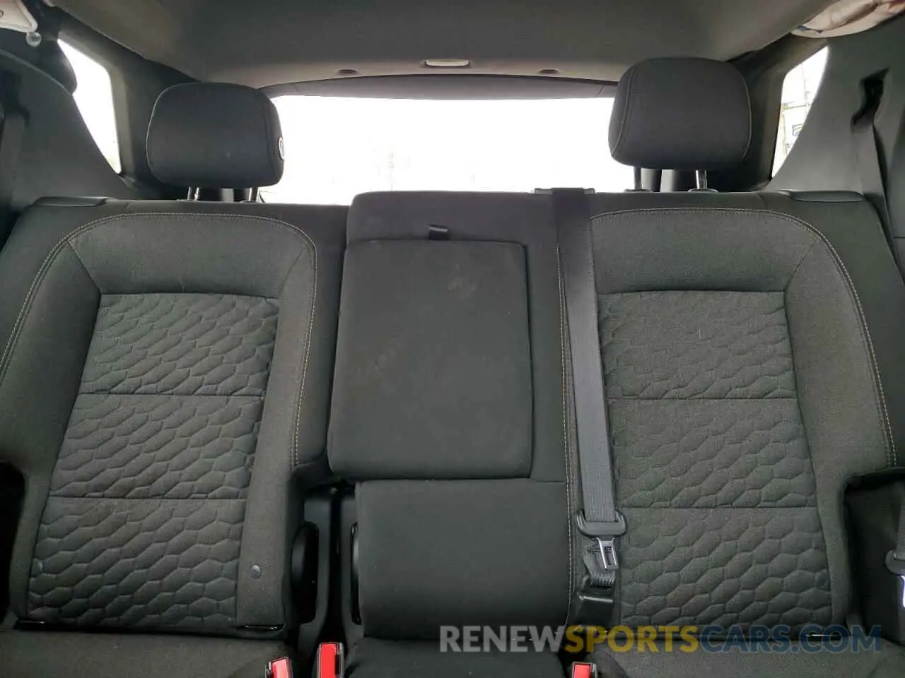 10 Photograph of a damaged car 2GNAXKEVXK6270130 CHEVROLET EQUINOX 2019