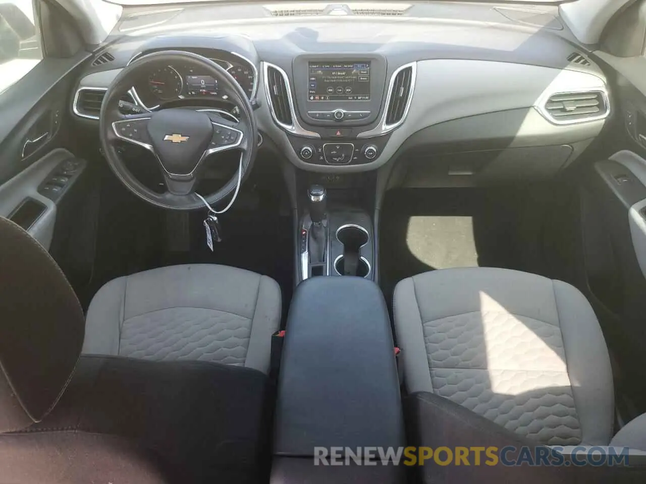 8 Photograph of a damaged car 2GNAXLEX0K6127338 CHEVROLET EQUINOX 2019