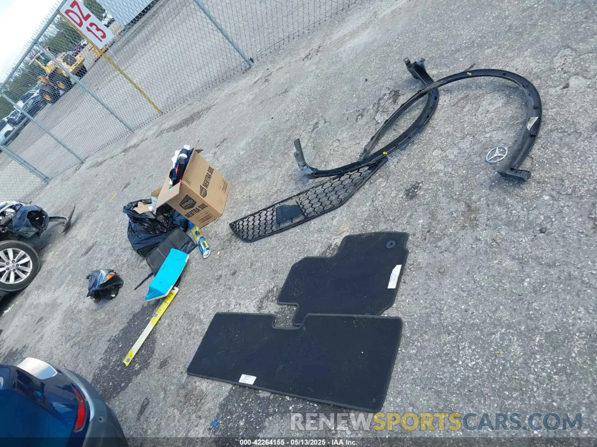 12 Photograph of a damaged car 2GNAXLEX0K6227651 CHEVROLET EQUINOX 2019