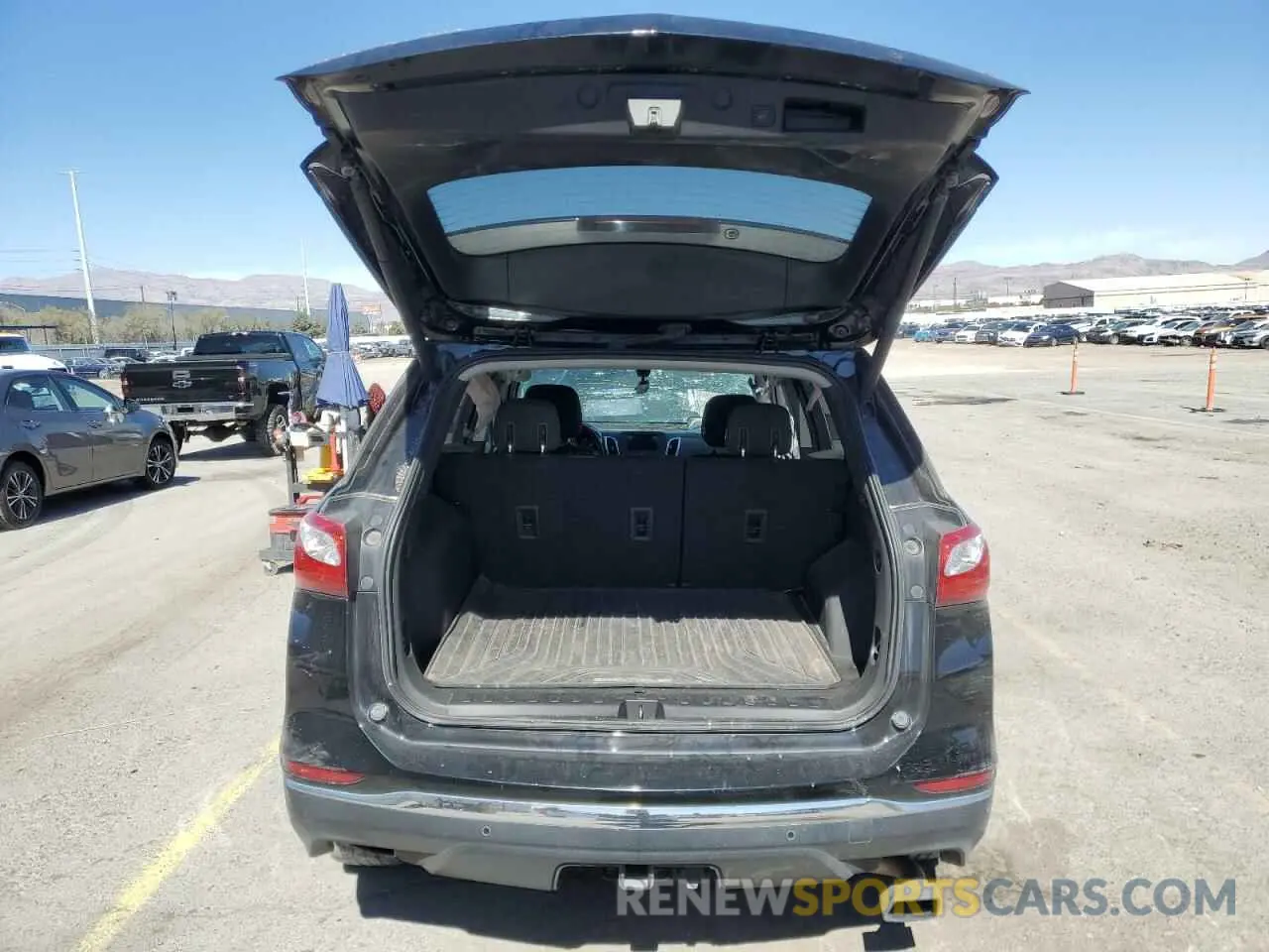 6 Photograph of a damaged car 2GNAXLEX0K6241761 CHEVROLET EQUINOX 2019