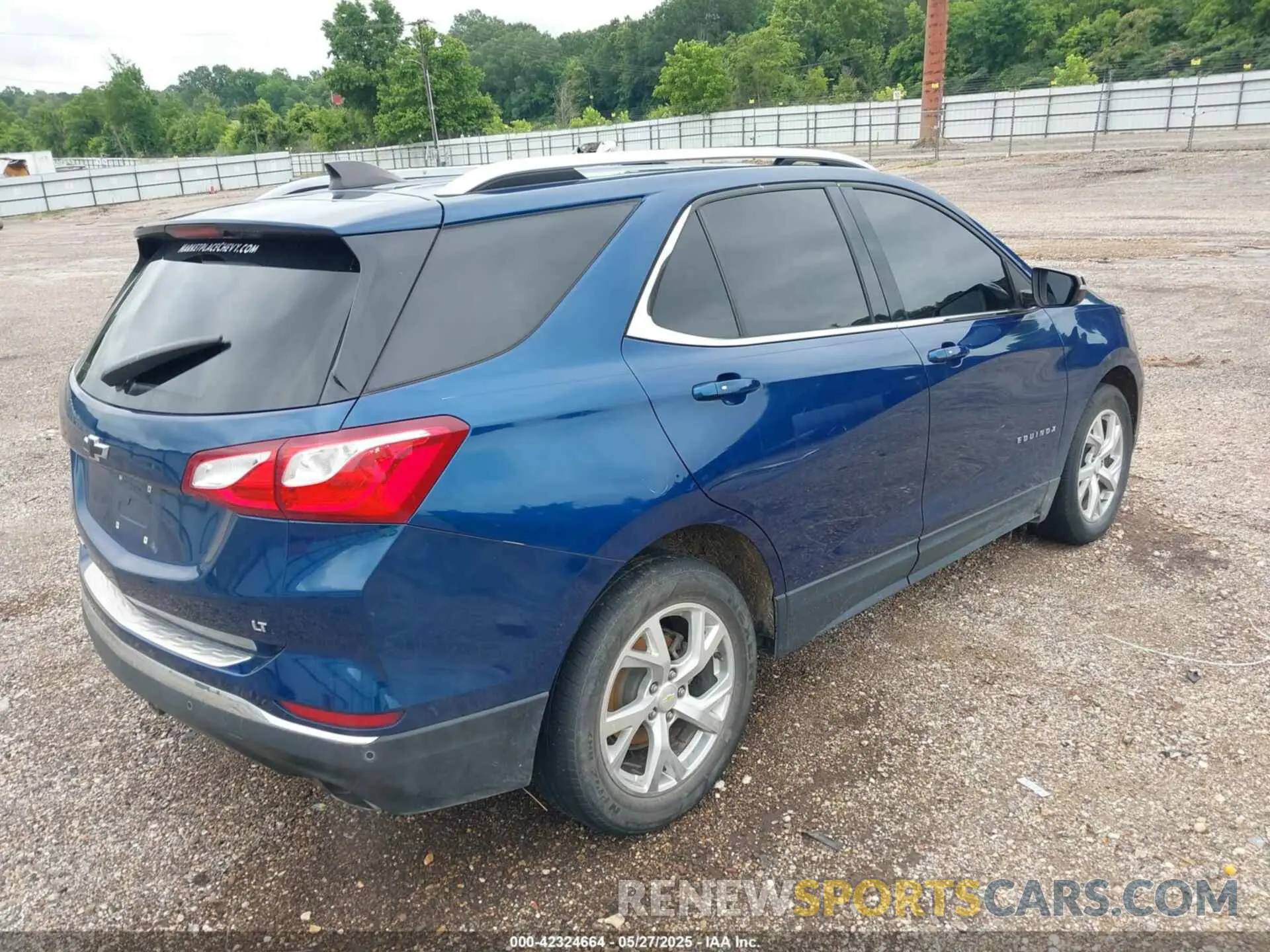 4 Photograph of a damaged car 2GNAXLEX3K6127642 CHEVROLET EQUINOX 2019