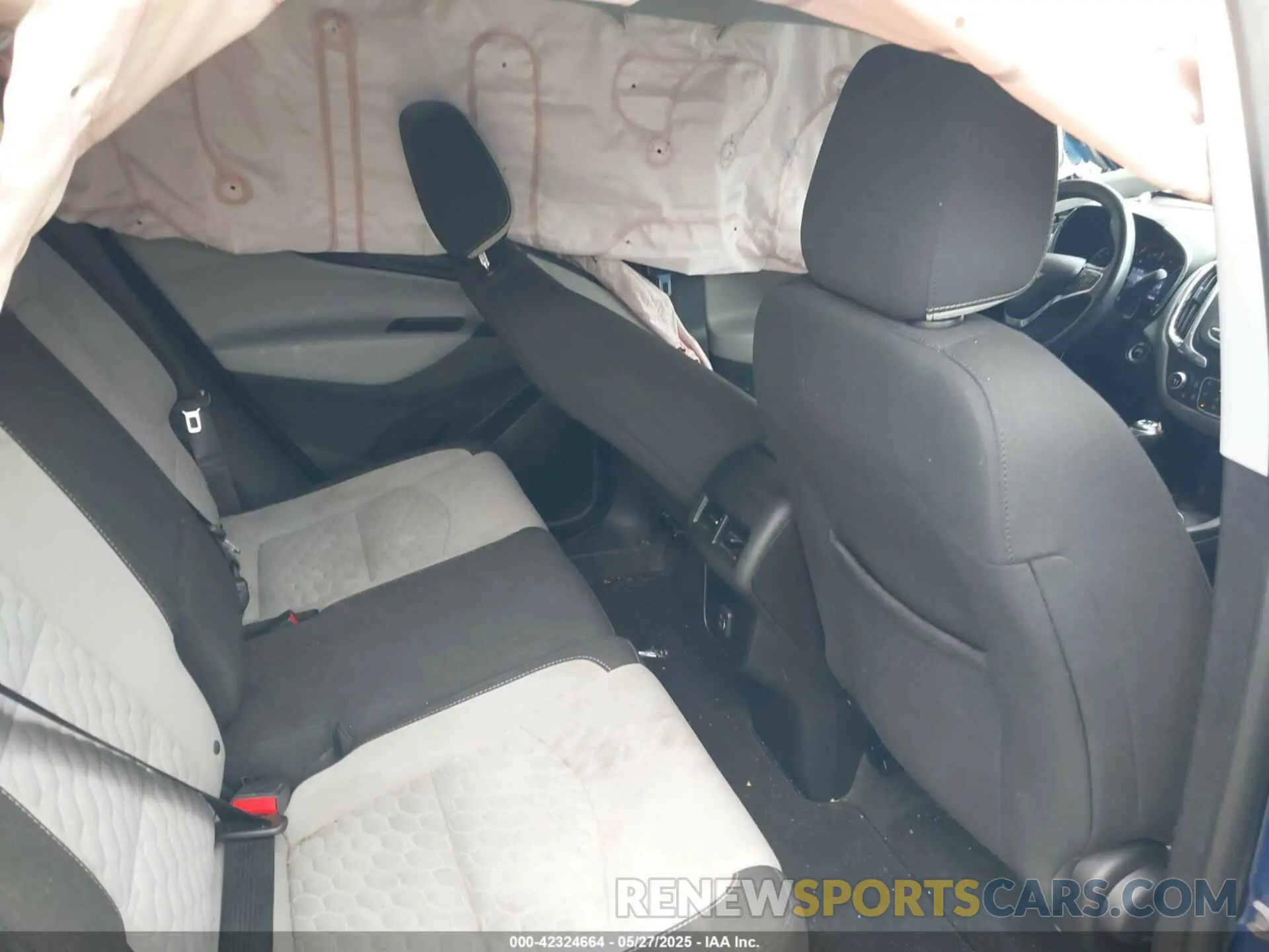 8 Photograph of a damaged car 2GNAXLEX3K6127642 CHEVROLET EQUINOX 2019