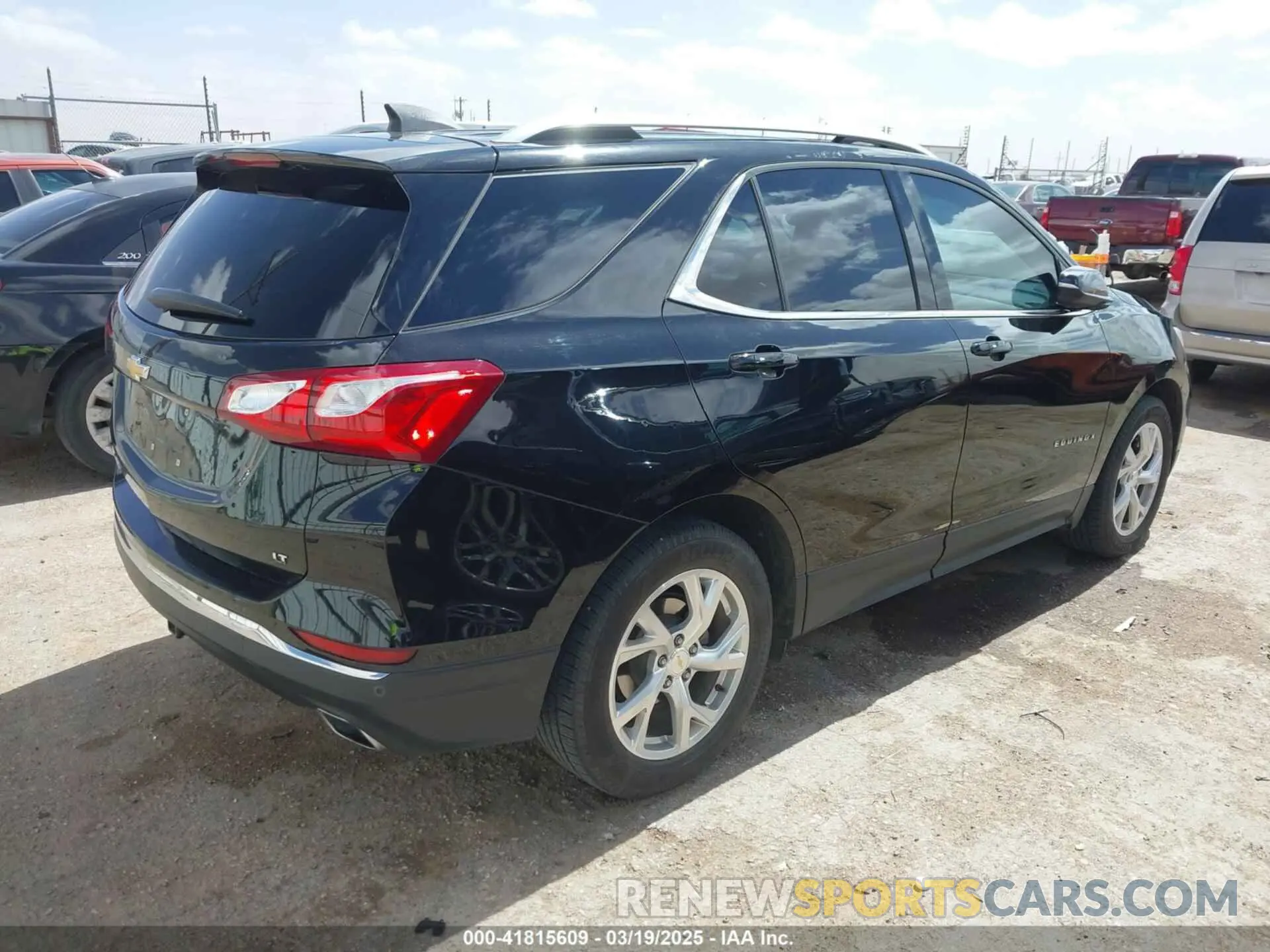 4 Photograph of a damaged car 2GNAXLEX3K6180440 CHEVROLET EQUINOX 2019
