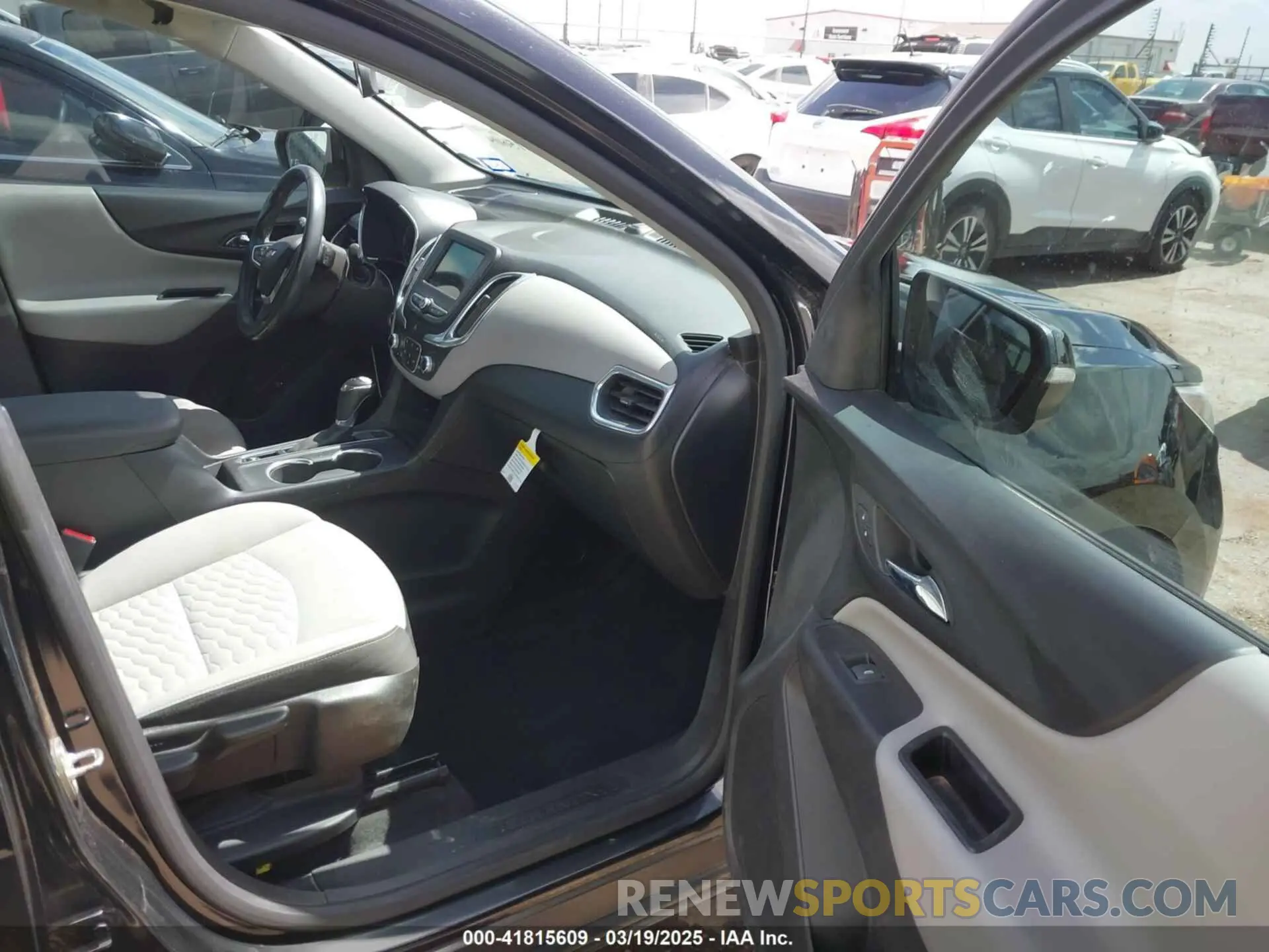 5 Photograph of a damaged car 2GNAXLEX3K6180440 CHEVROLET EQUINOX 2019