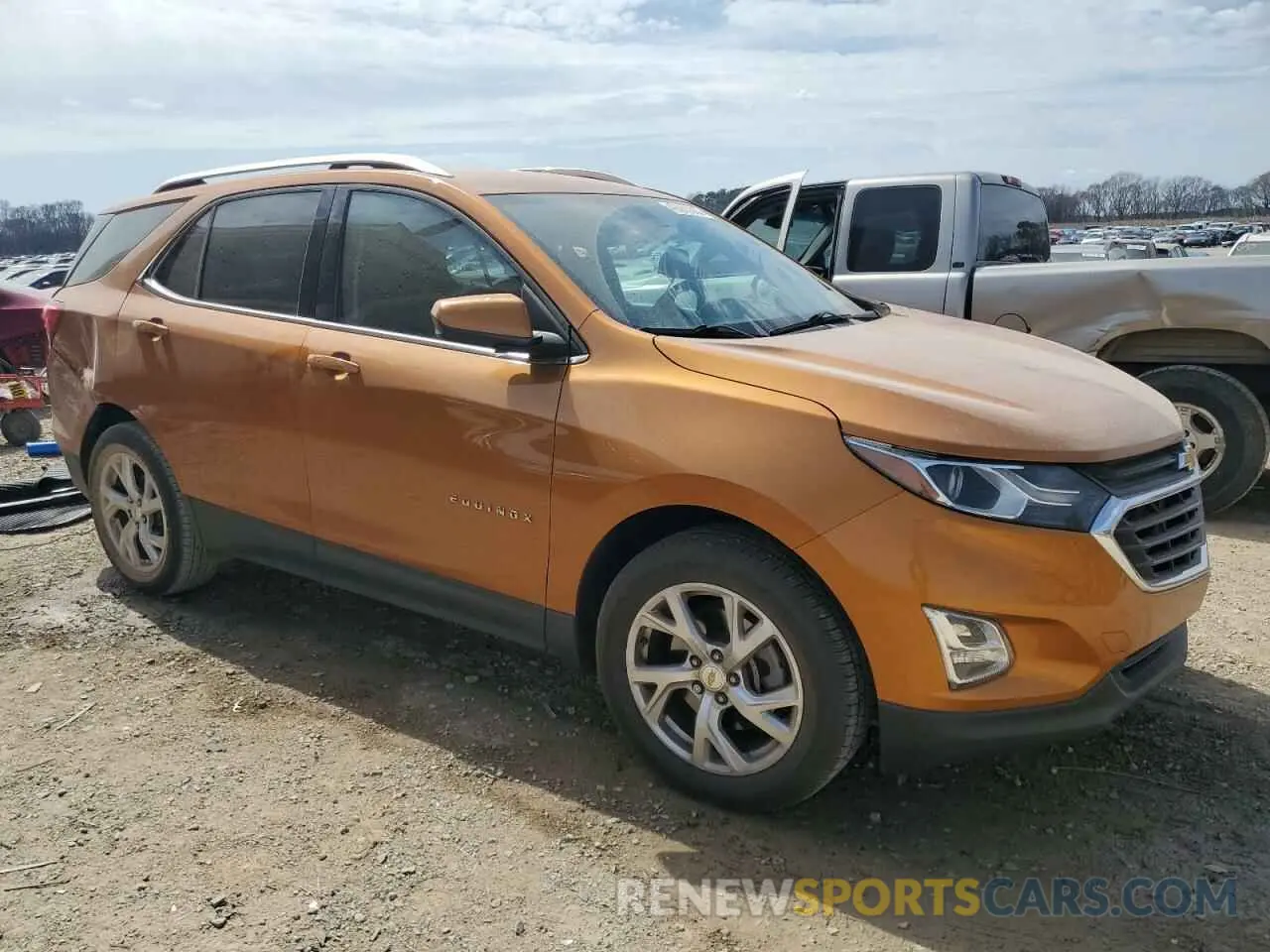 4 Photograph of a damaged car 2GNAXLEX4K6153358 CHEVROLET EQUINOX 2019