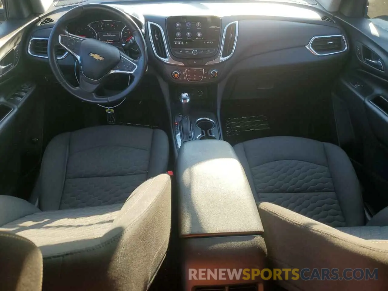8 Photograph of a damaged car 2GNAXLEX5K6235664 CHEVROLET EQUINOX 2019