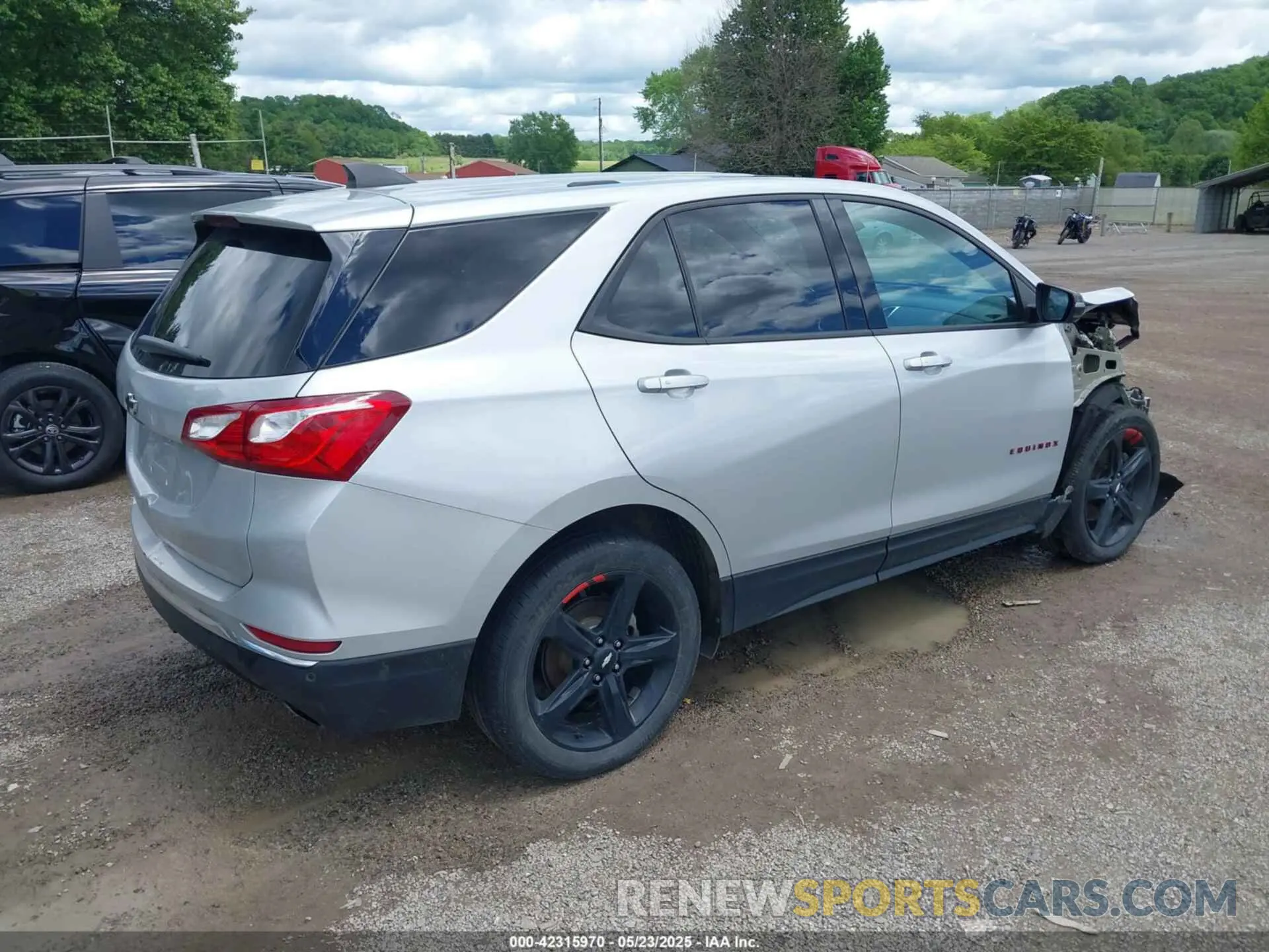 4 Photograph of a damaged car 2GNAXLEX6K6105506 CHEVROLET EQUINOX 2019