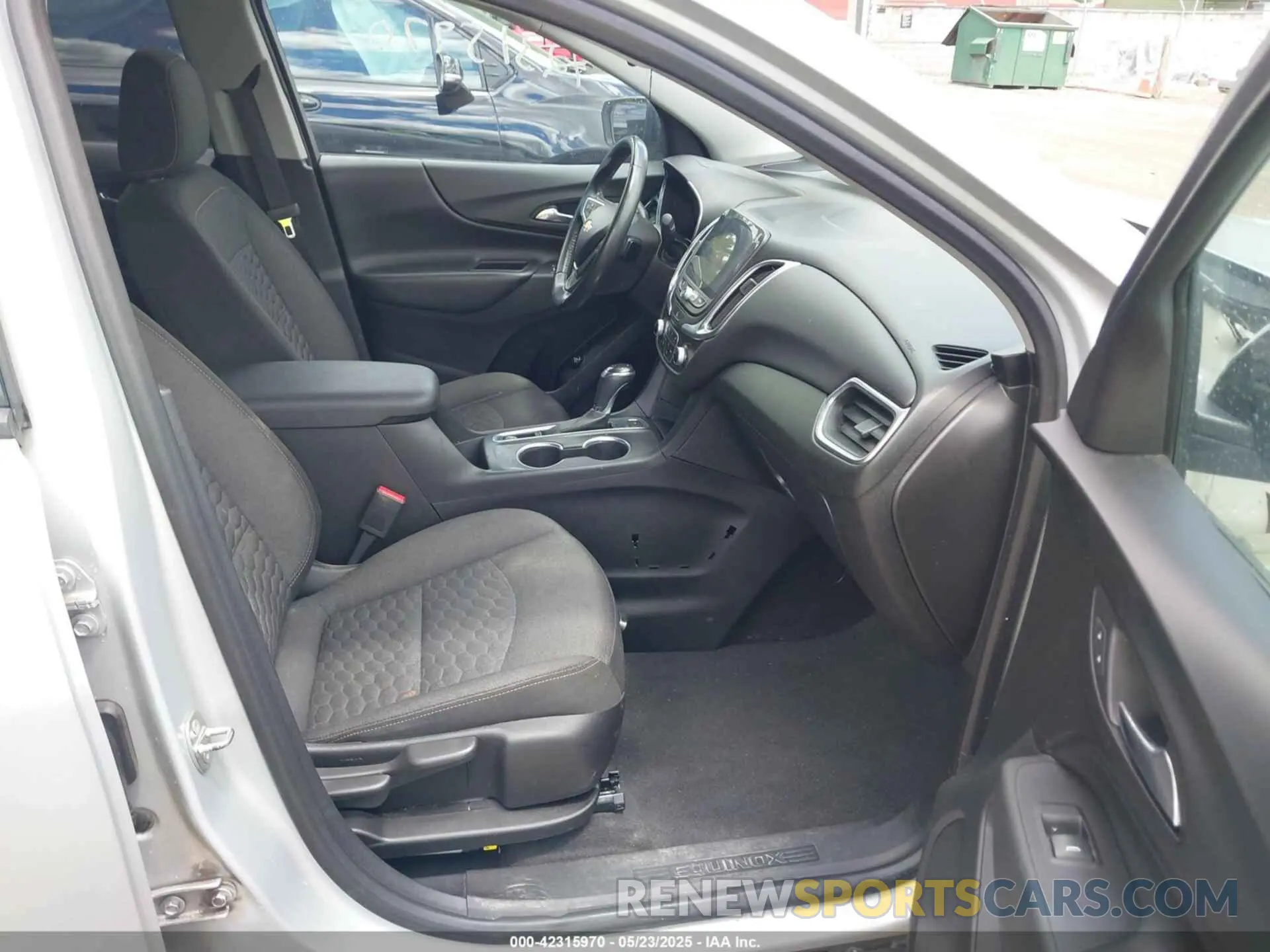 5 Photograph of a damaged car 2GNAXLEX6K6105506 CHEVROLET EQUINOX 2019