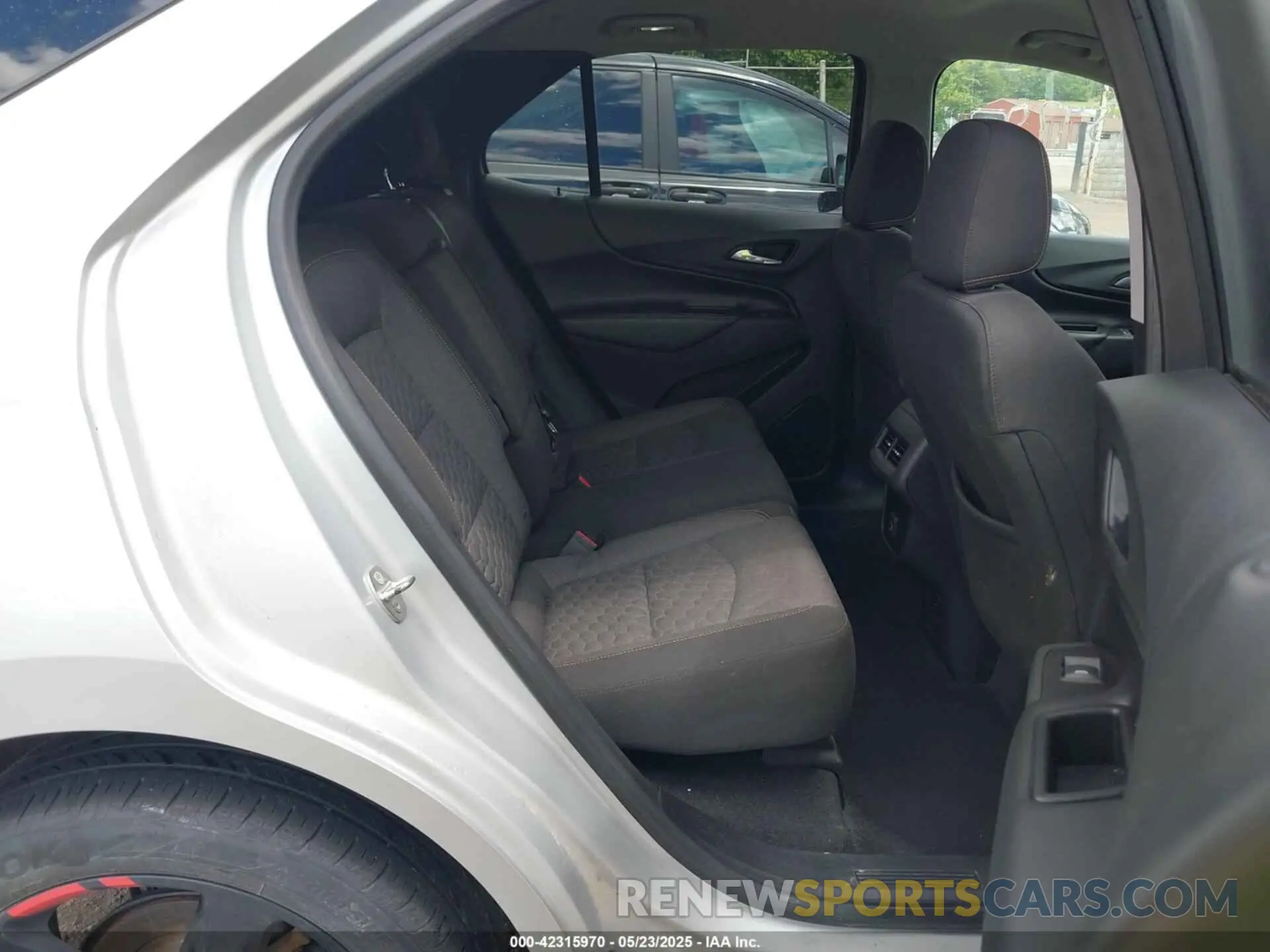 8 Photograph of a damaged car 2GNAXLEX6K6105506 CHEVROLET EQUINOX 2019
