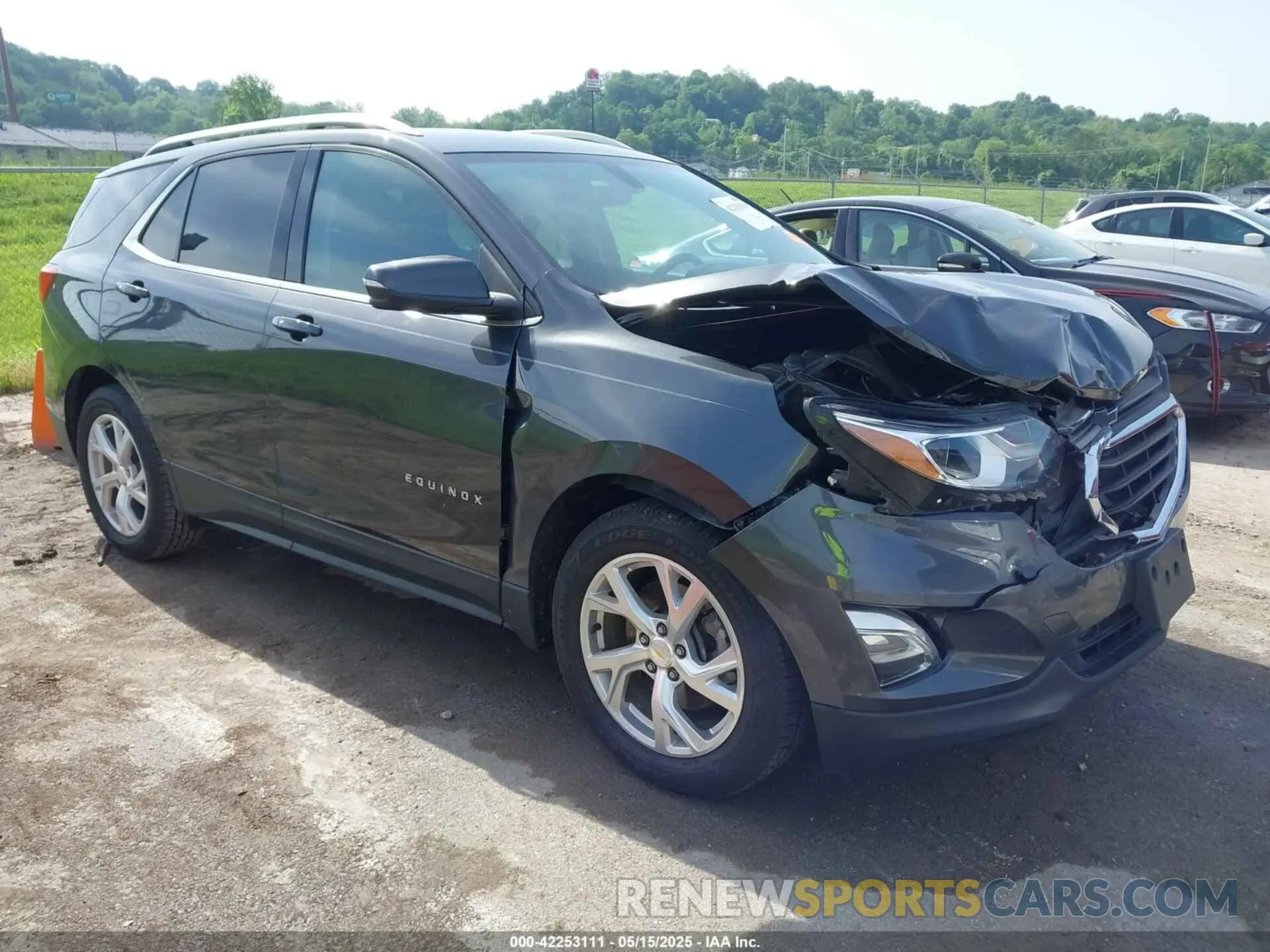 1 Photograph of a damaged car 2GNAXLEX6K6123469 CHEVROLET EQUINOX 2019