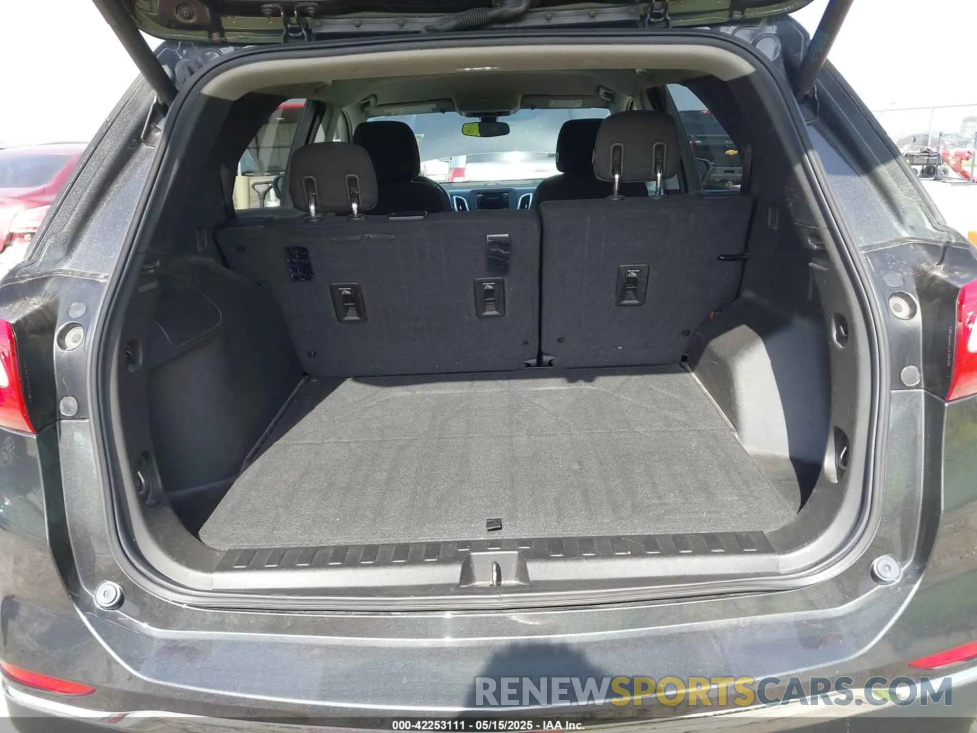 17 Photograph of a damaged car 2GNAXLEX6K6123469 CHEVROLET EQUINOX 2019