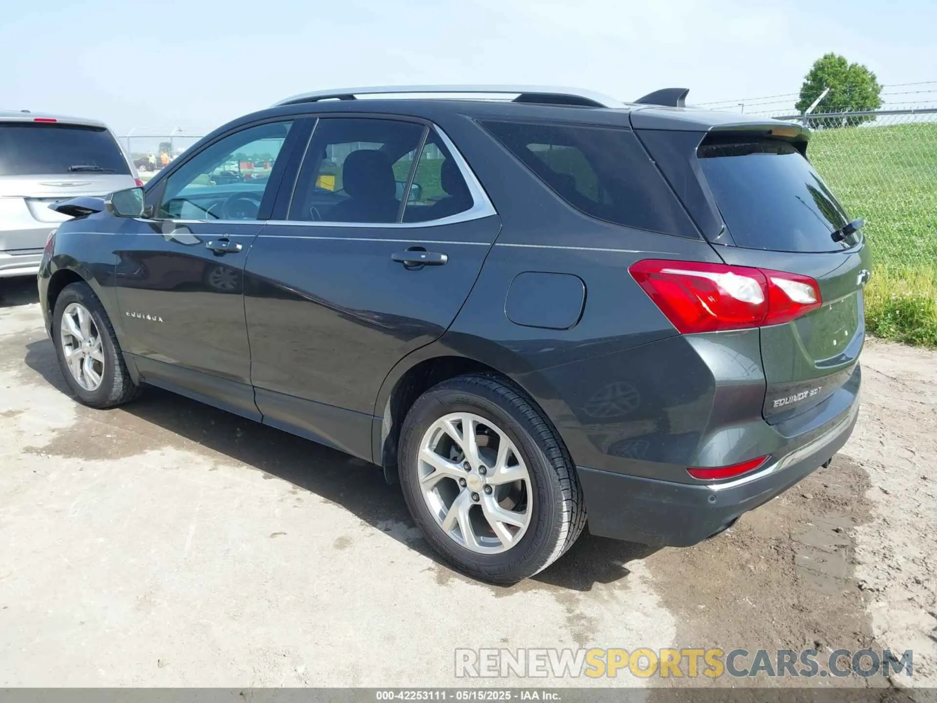 3 Photograph of a damaged car 2GNAXLEX6K6123469 CHEVROLET EQUINOX 2019