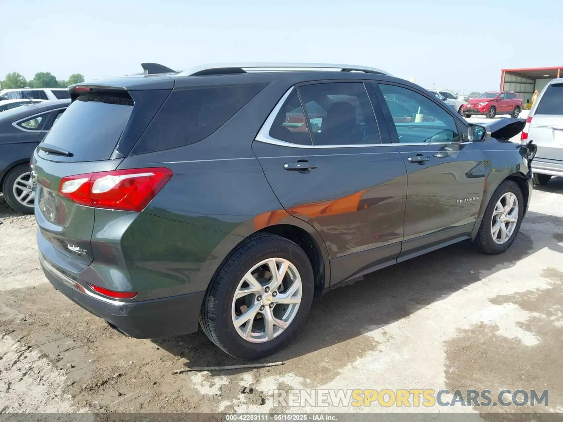 4 Photograph of a damaged car 2GNAXLEX6K6123469 CHEVROLET EQUINOX 2019